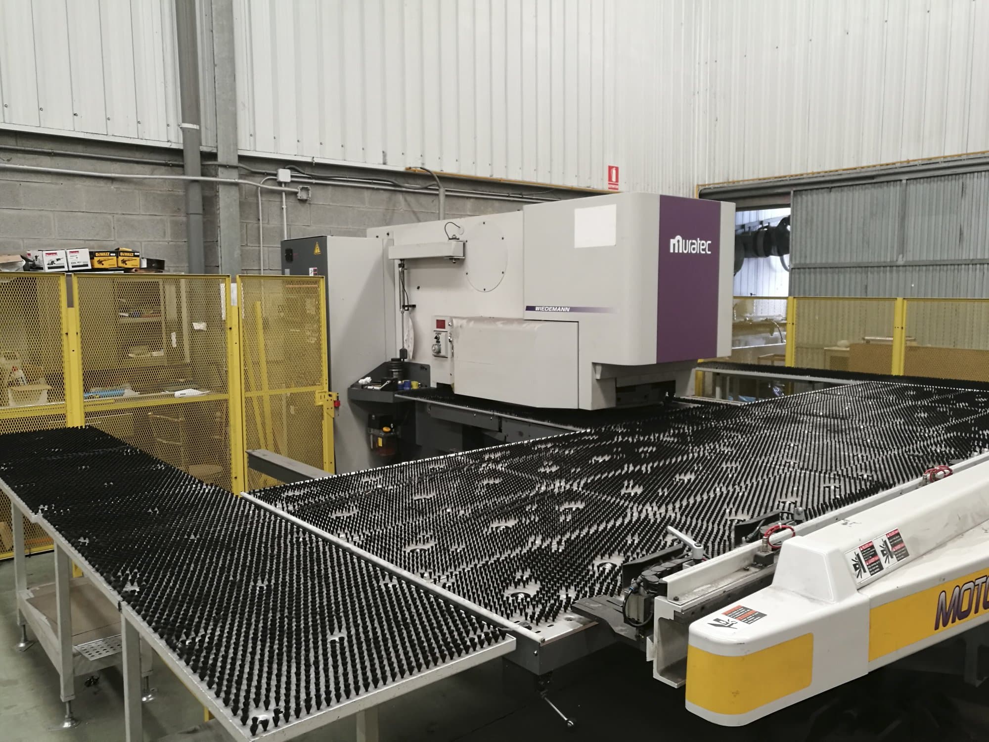 A Murata Wiedemann M-2558-T  gép bal oldali nézete