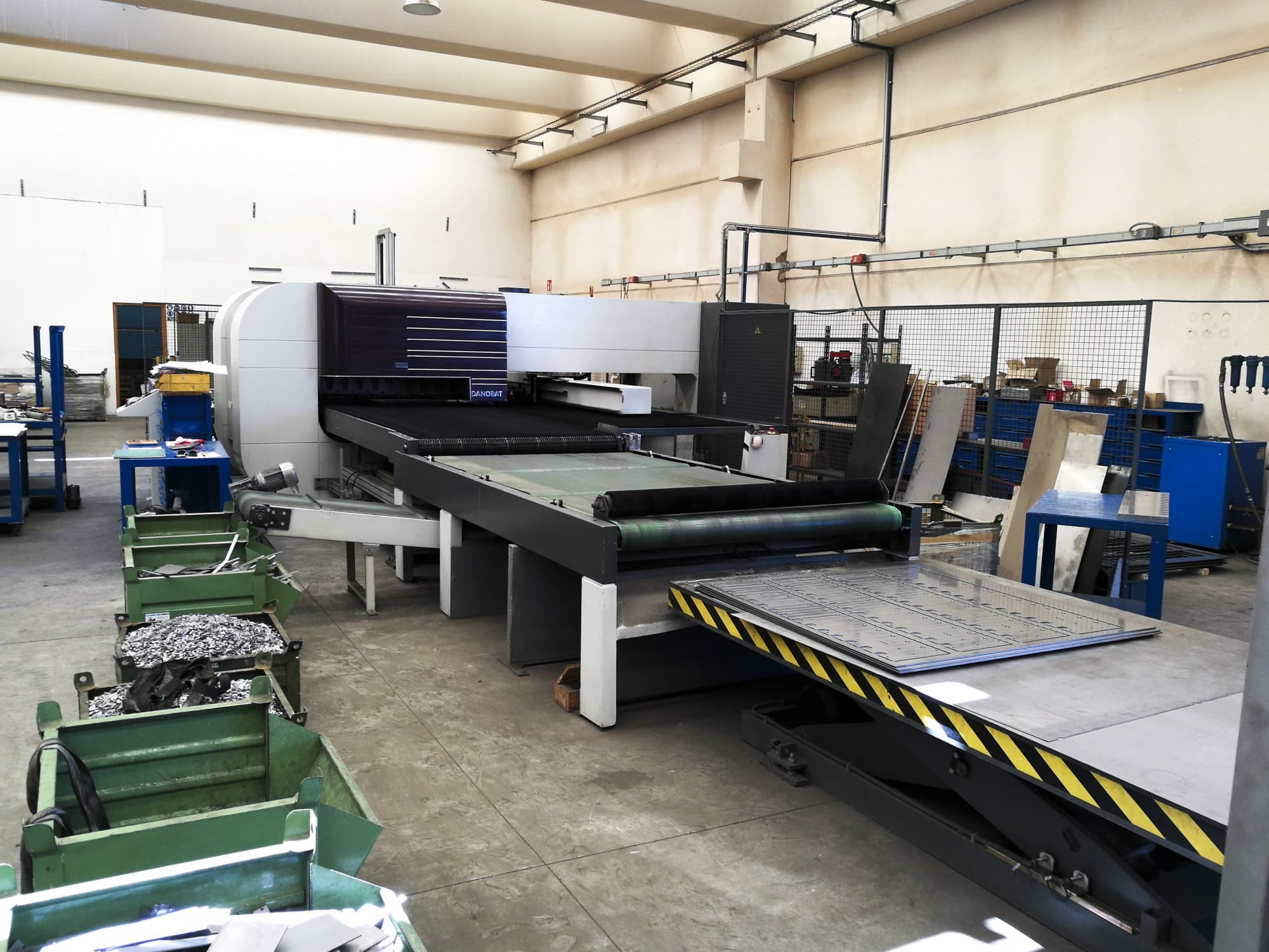 A DANOBAT Cupra 30  gép bal oldali nézete