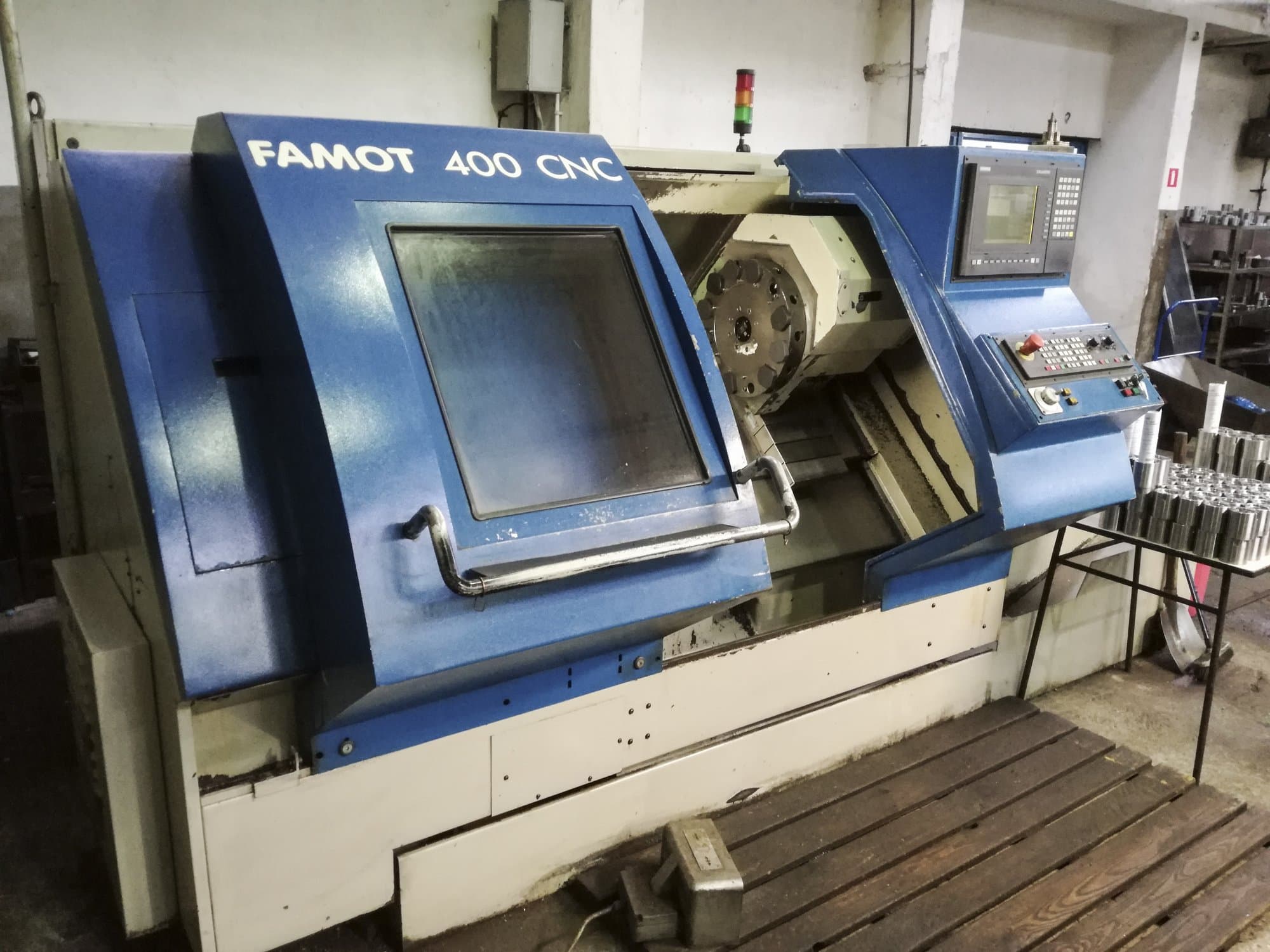 A FAMOT CNC 400  gép bal oldali nézete