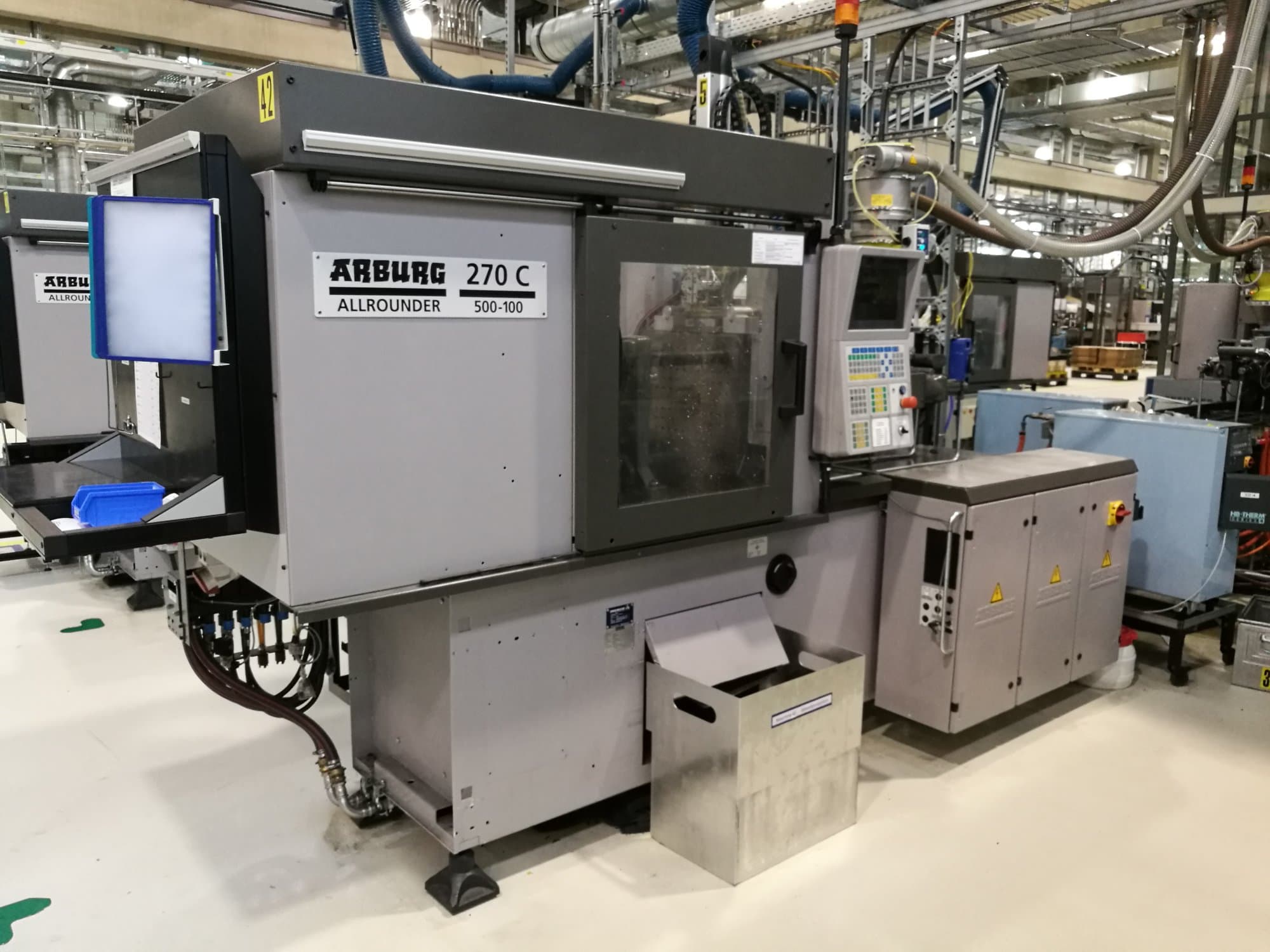 A Arburg 270C 500-100  gép bal oldali nézete