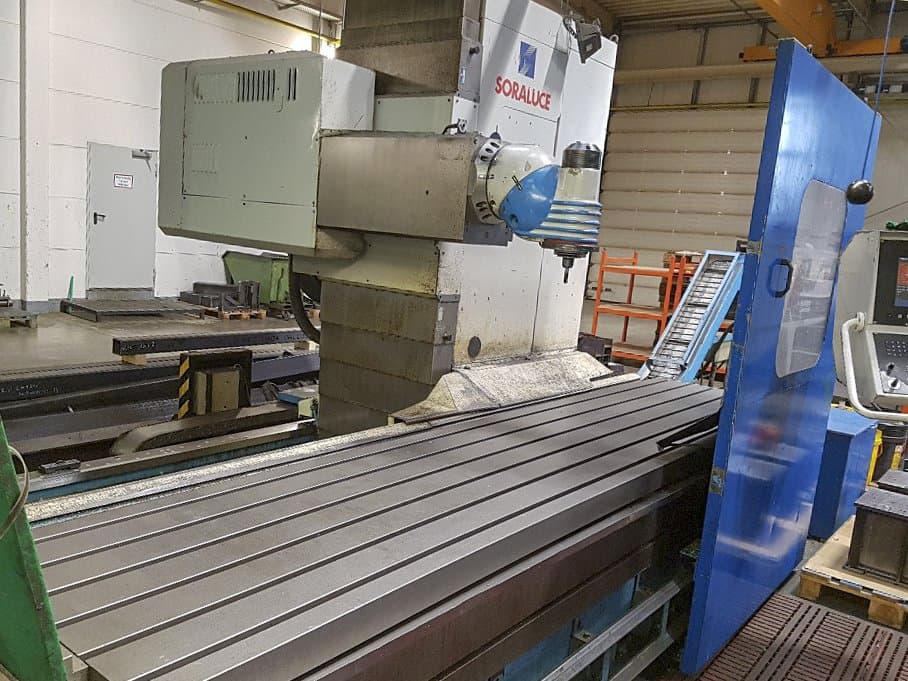 A Soraluce SL-4000  gép bal oldali nézete