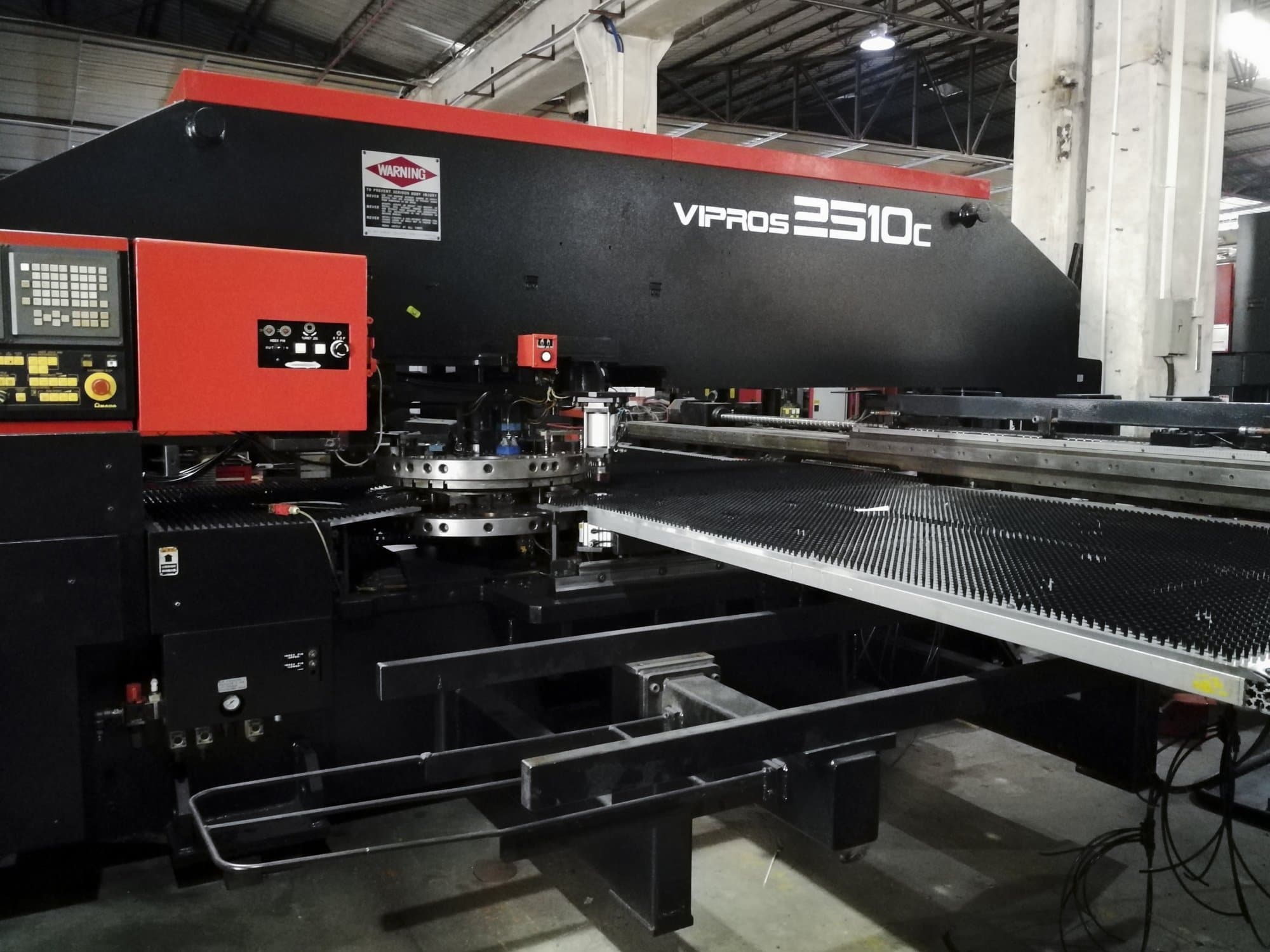 A AMADA Vipros 2510C  gép hátulnézete