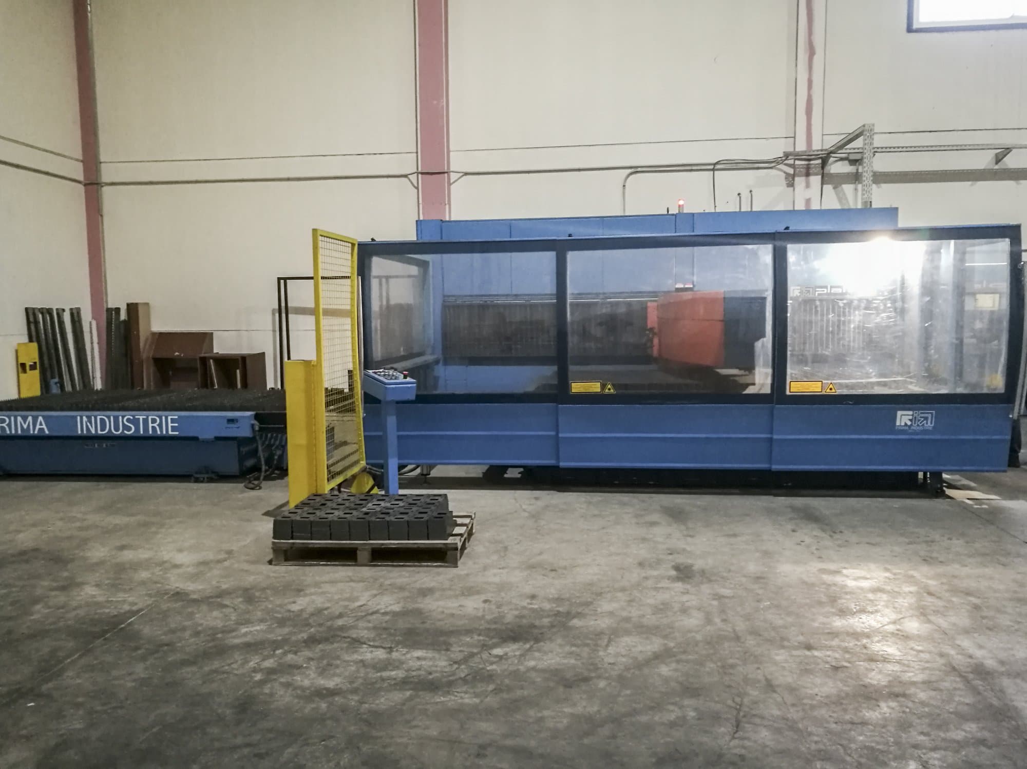 A Prima Power Platino 1530  gép jobb oldali nézete