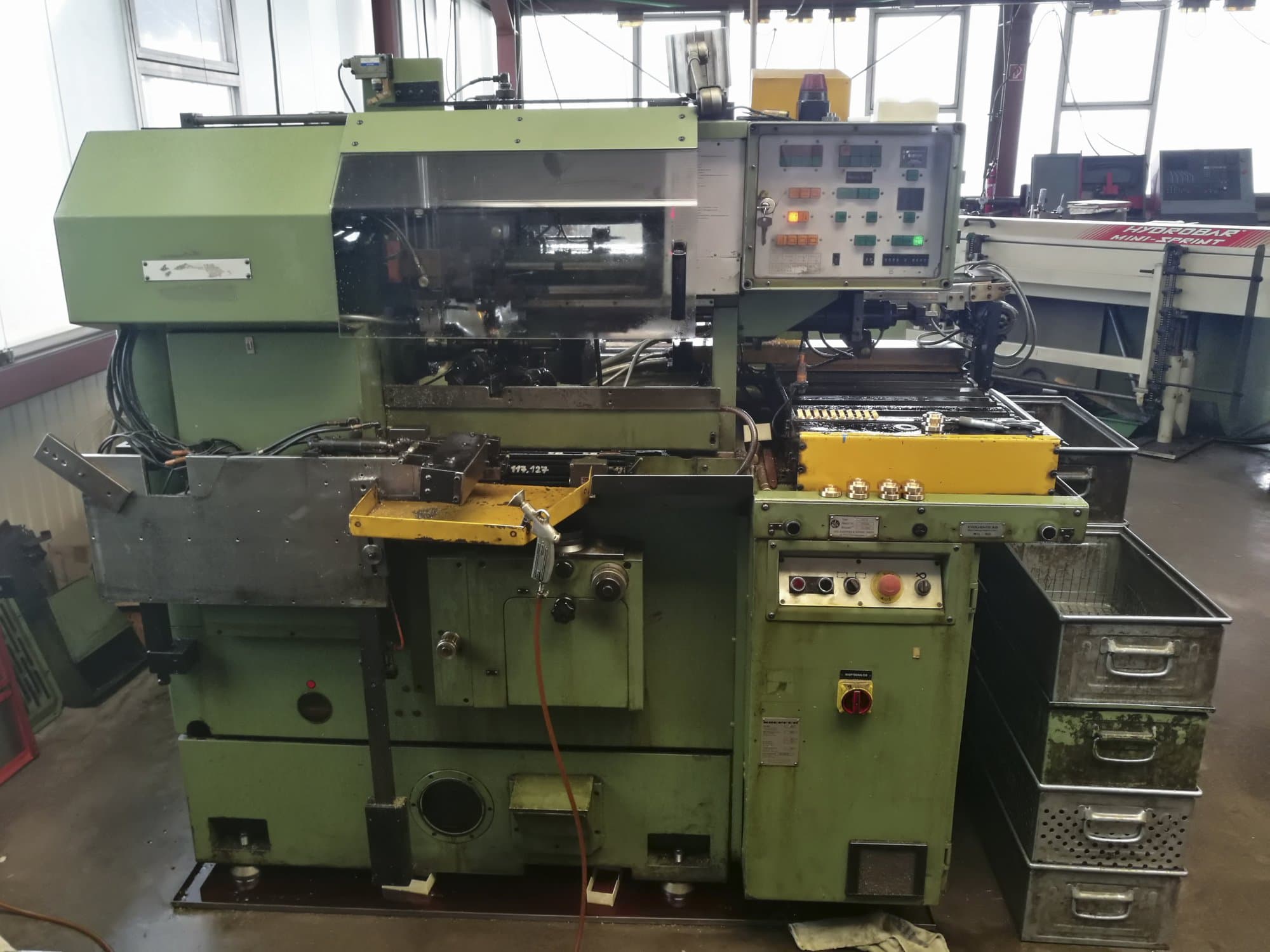 A KOEPFER 153 B  gép elölnézete