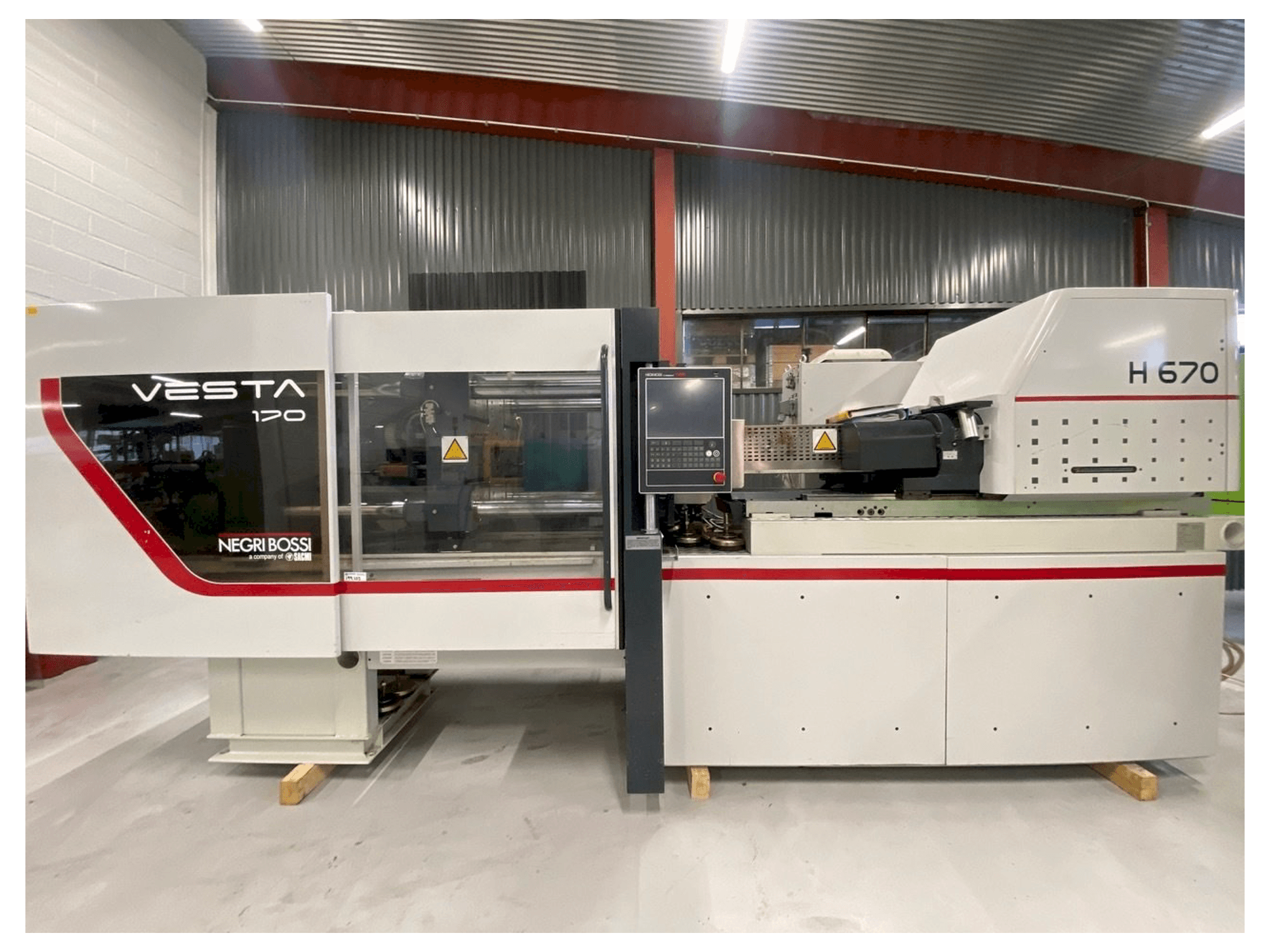 A Negri Bossi VE170, M151 gép elölnézete