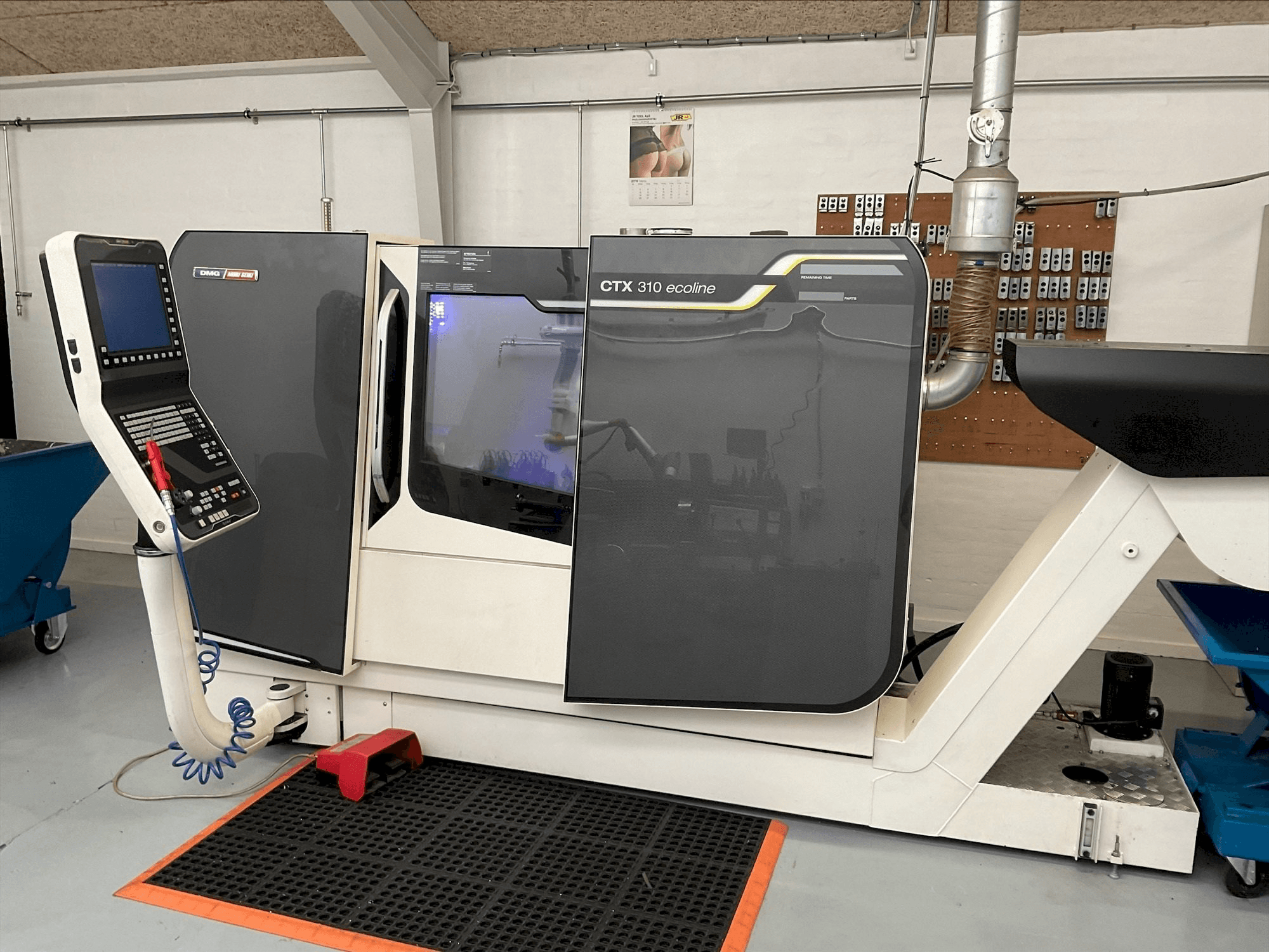 A DMG MORI CTX 310 ecoline gép elölnézete