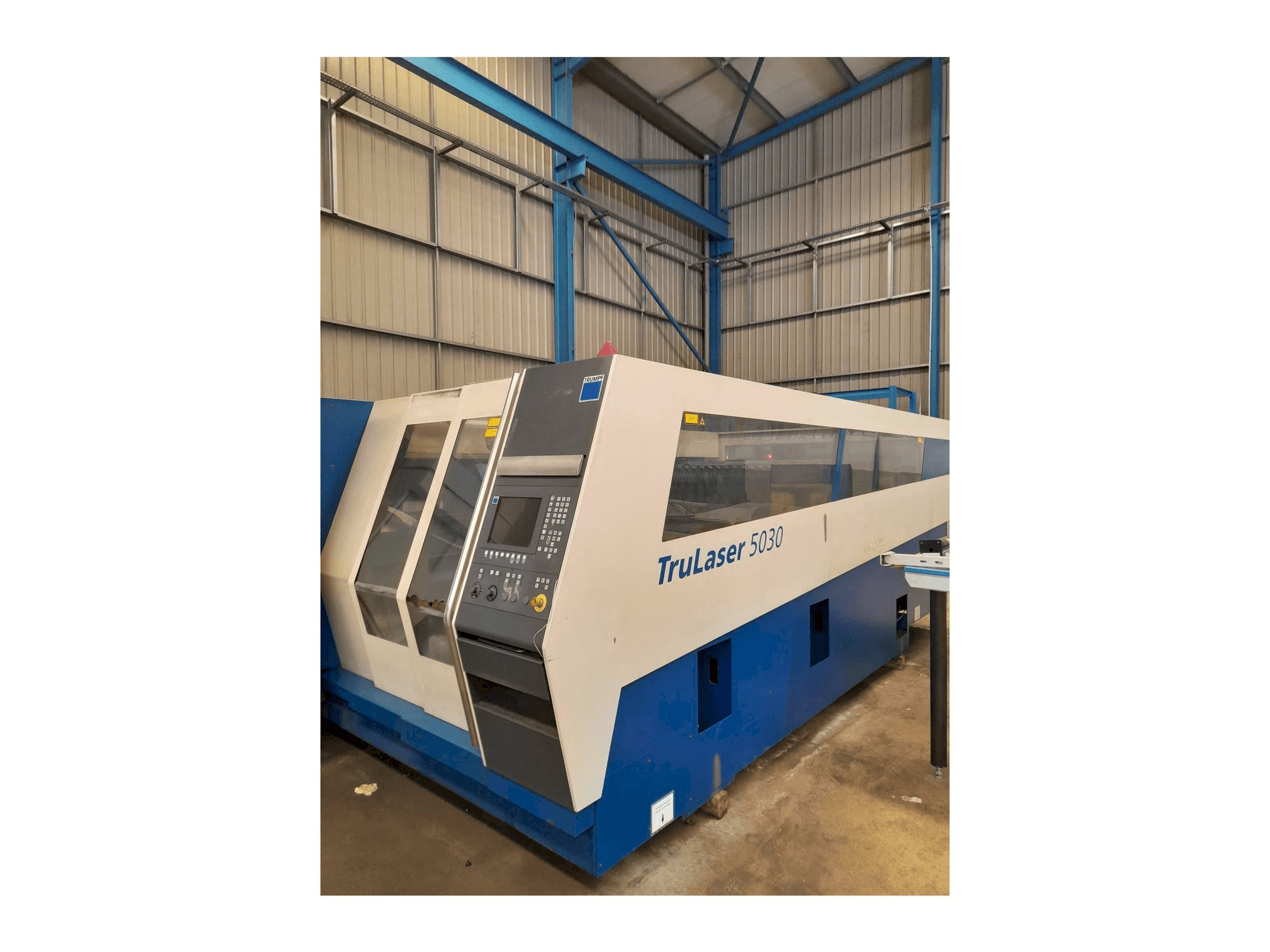 A Trumpf Trulaser 5030 gép elölnézete