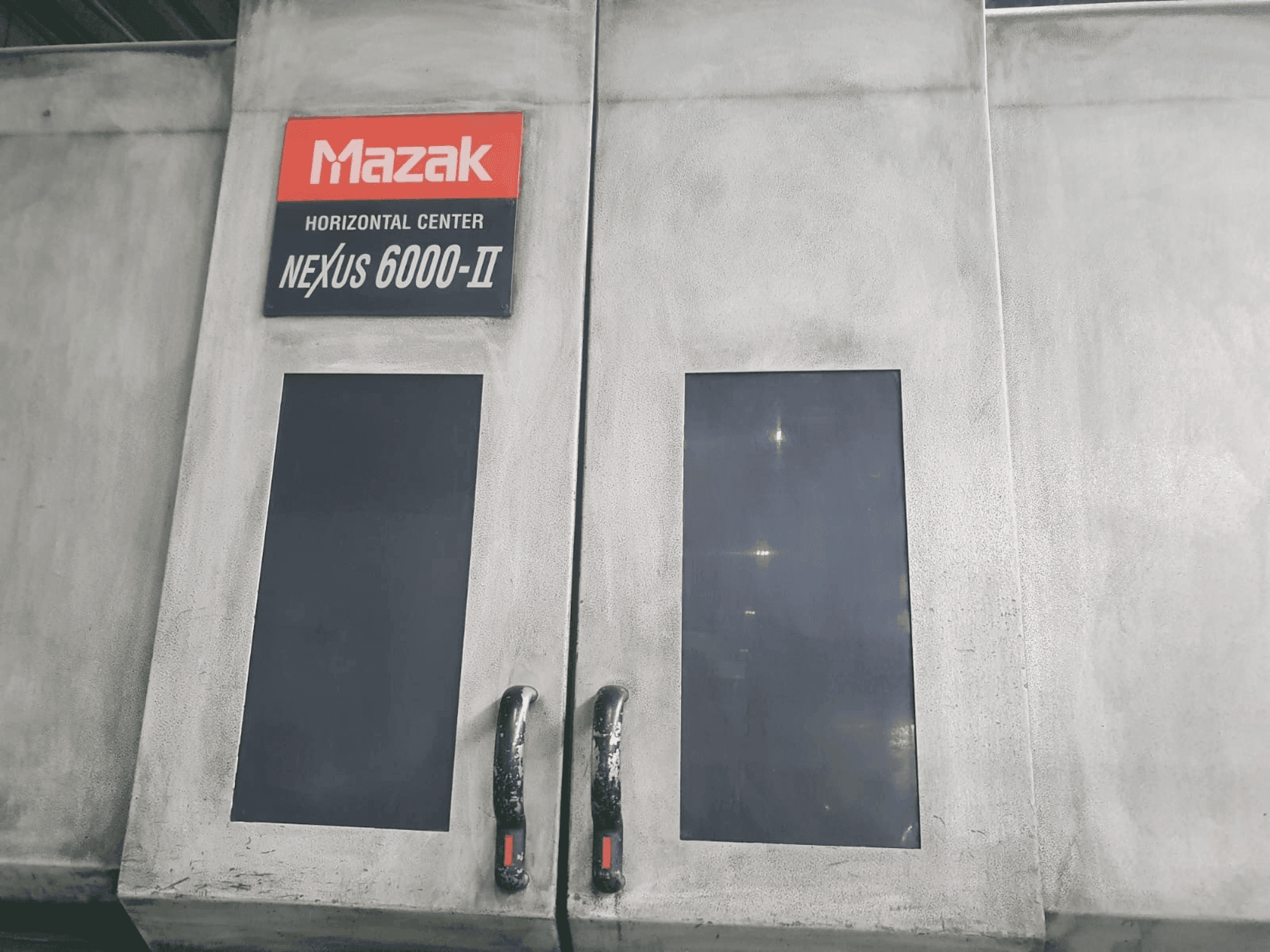 A Mazak HI Nexus 6000 II gép elölnézete
