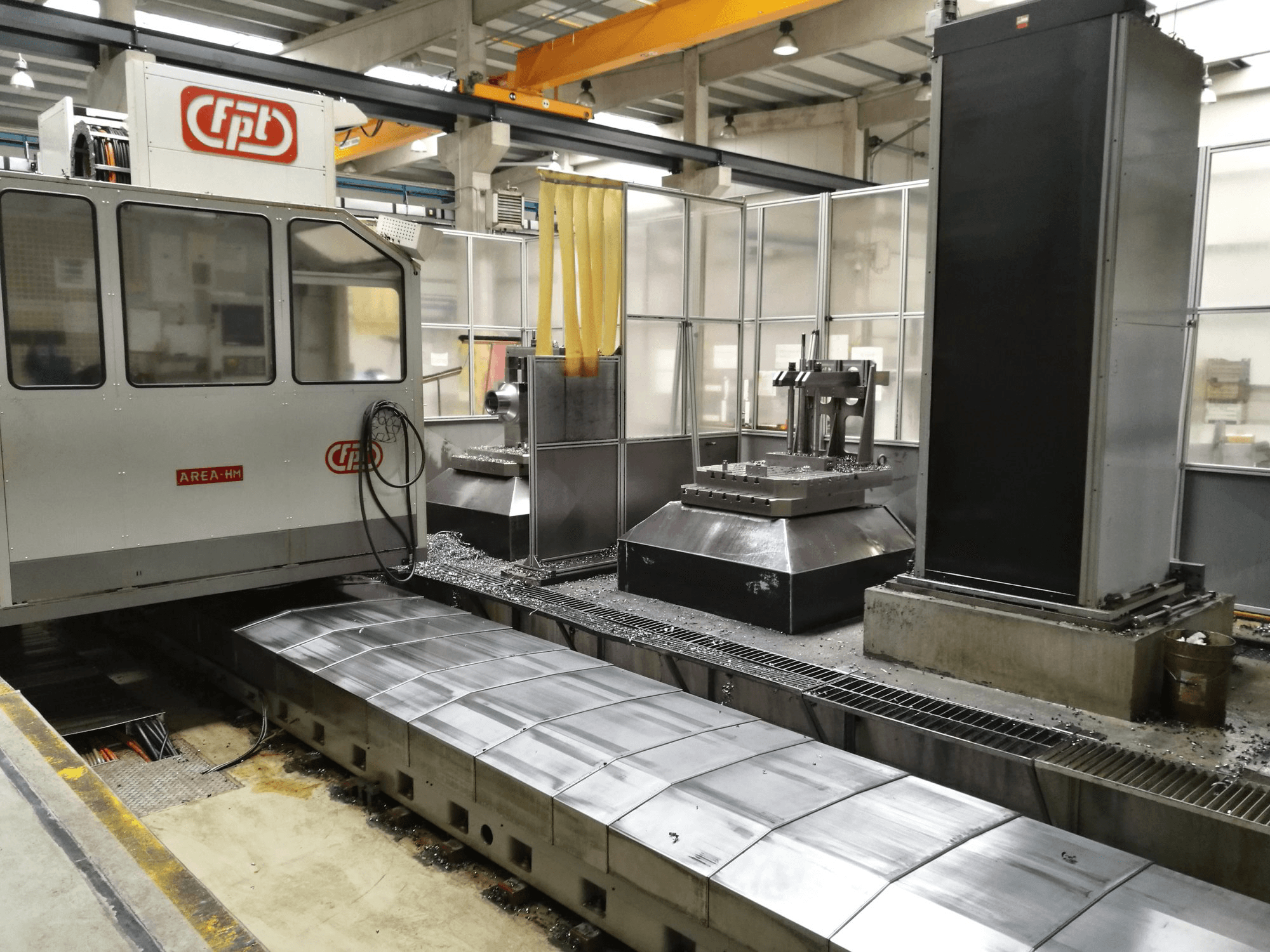 A FPT AREA M gép bal oldali nézete