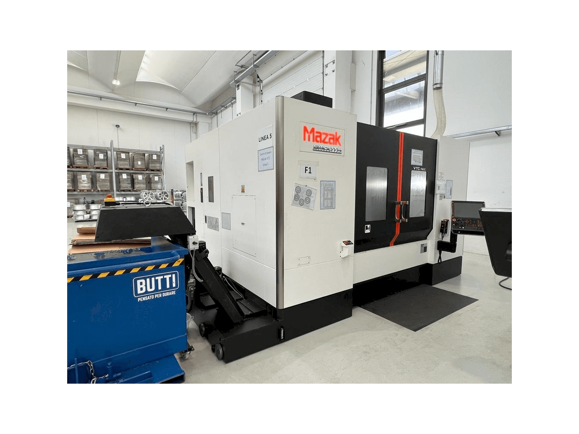 A Mazak VTC 760 gép elölnézete