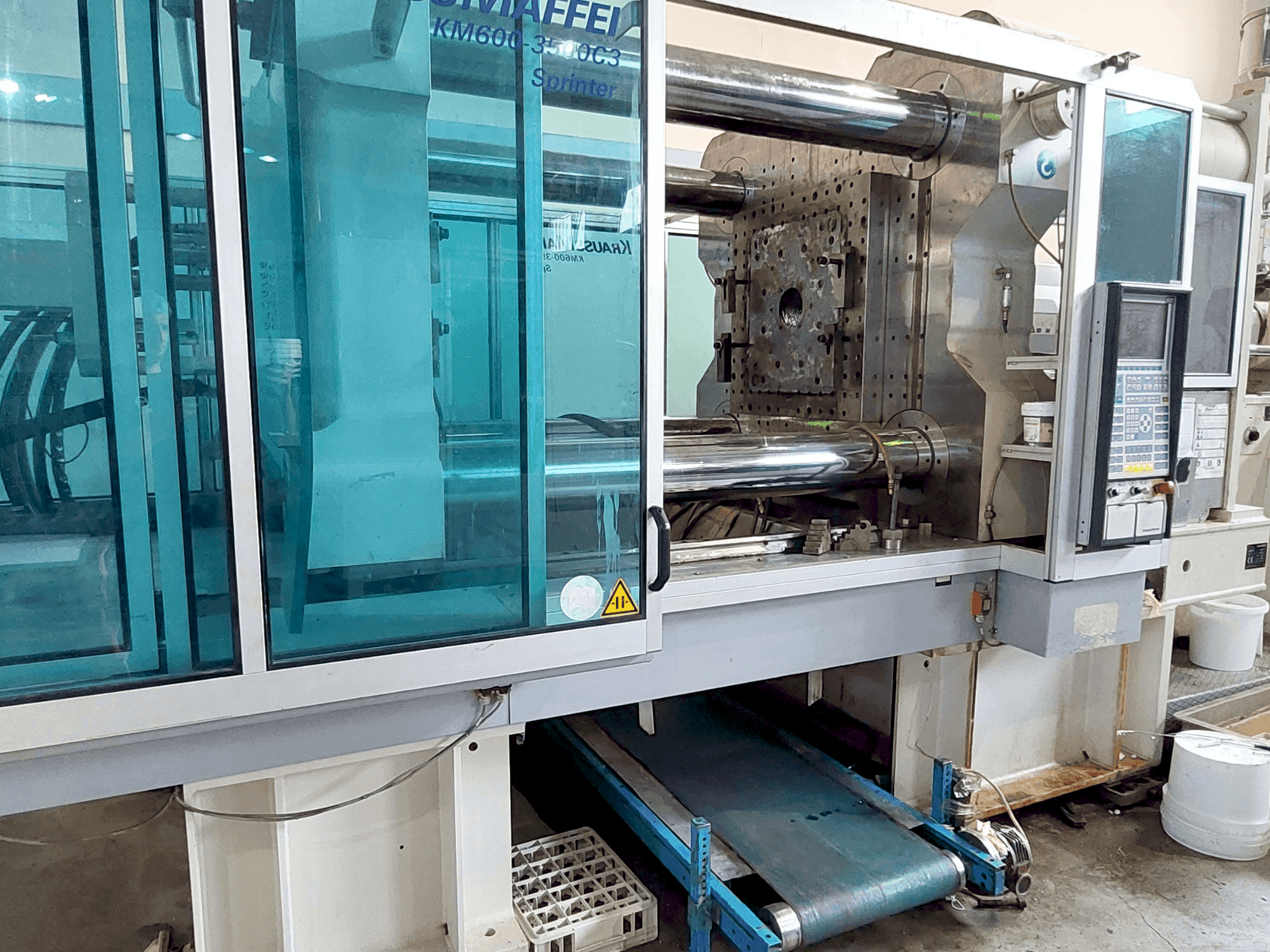A Krauss Maffei 600 - 3500 C3 gép elölnézete