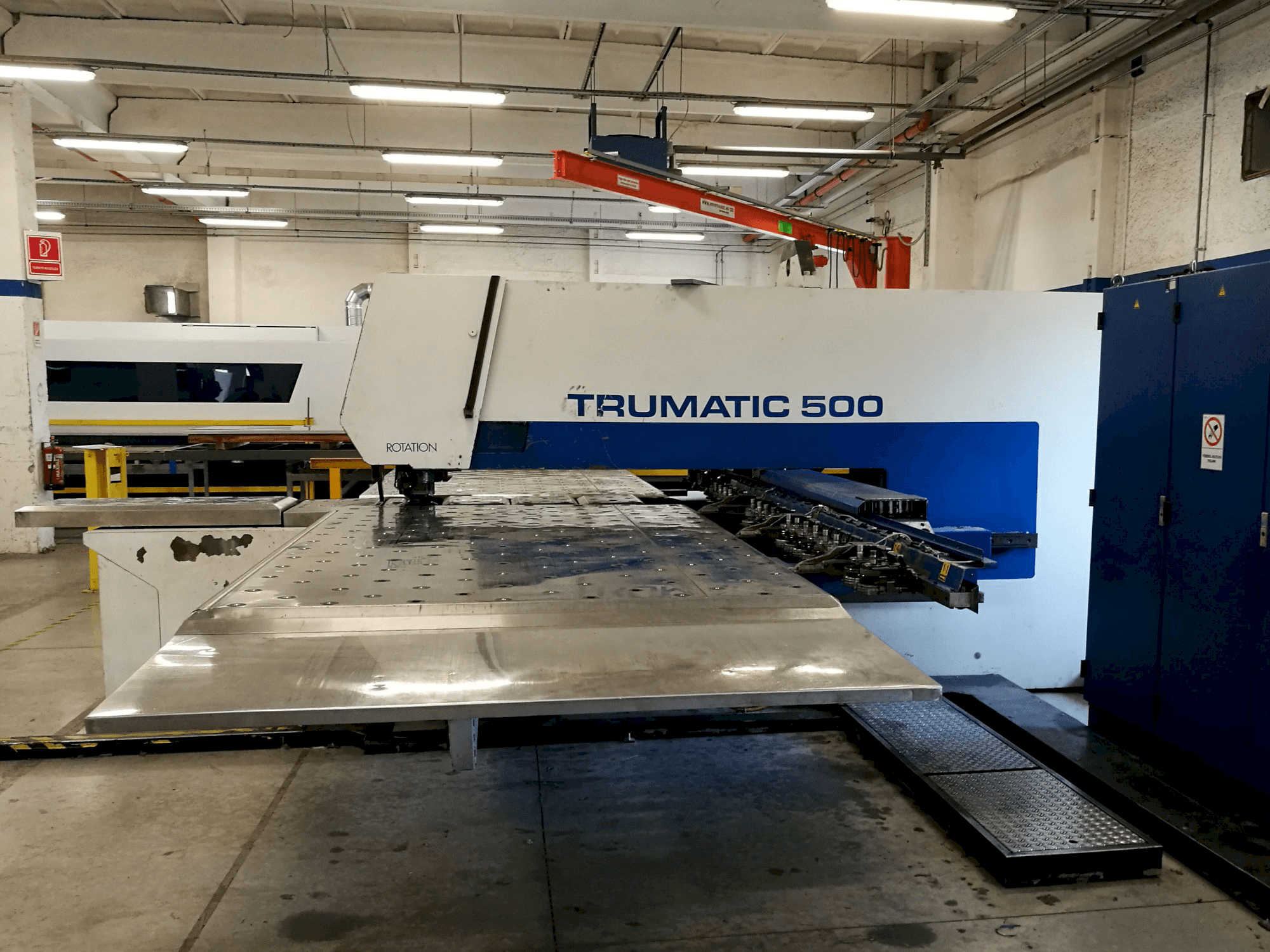 A Trumpf Trumatic 500 R gép oldalnézete