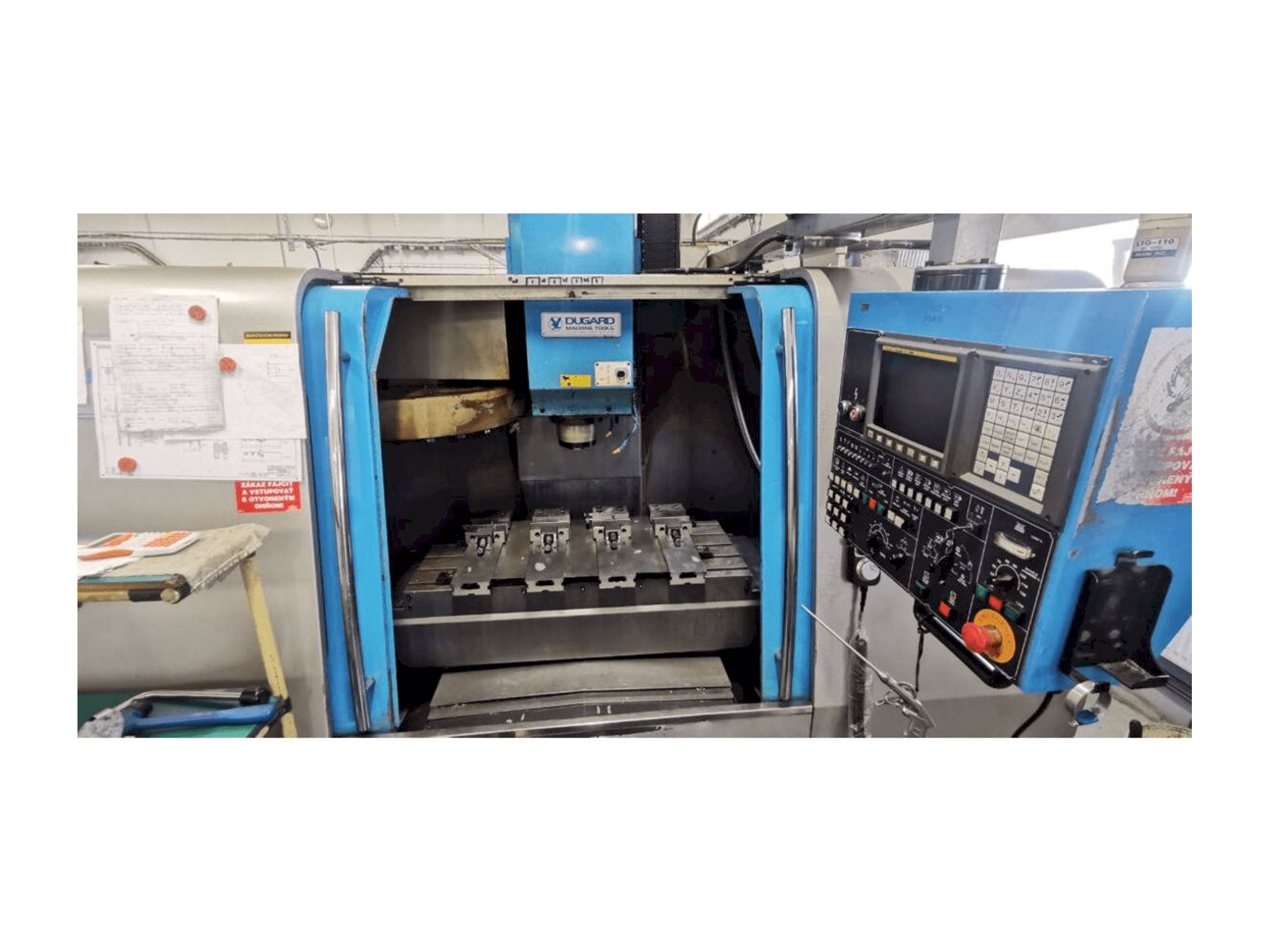 A Dugard EAGLE 1000 VMC-L gép elölnézete