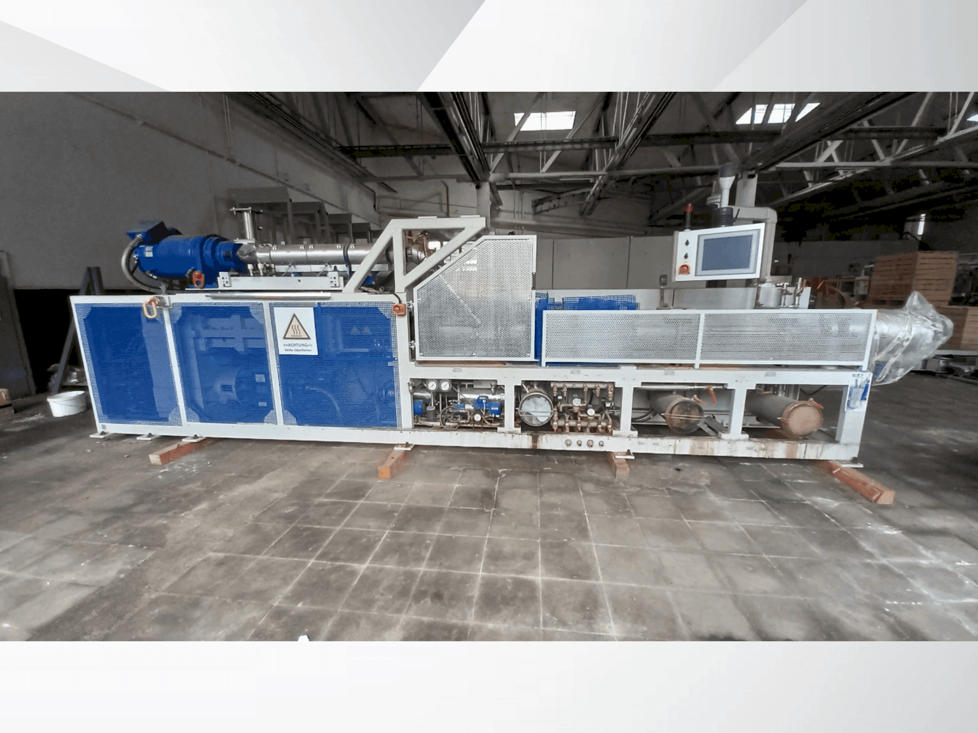 A REIFENHÄUSER BI Trudes 115 gép elölnézete