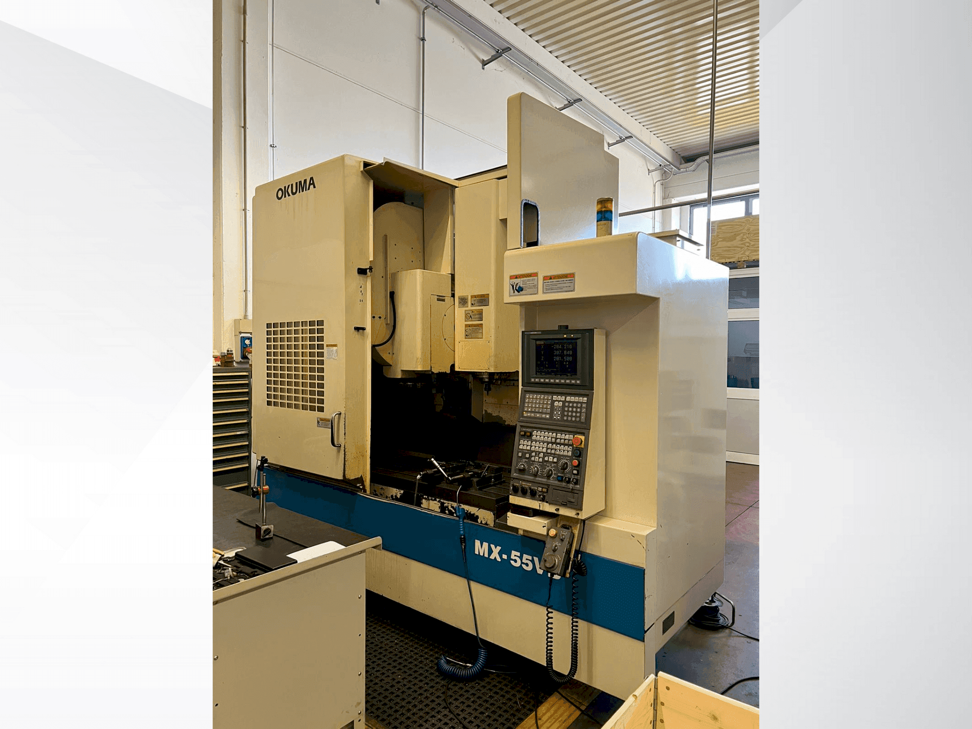 A Okuma MX-55VB gép elölnézete