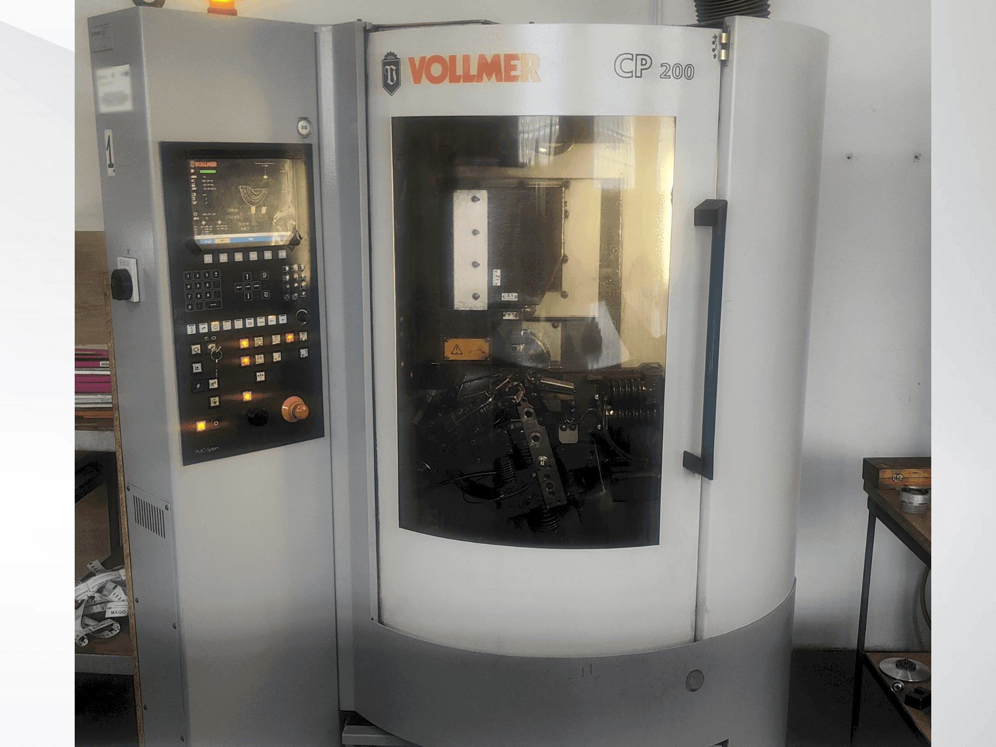 A VOLLMER CP 200 gép elölnézete
