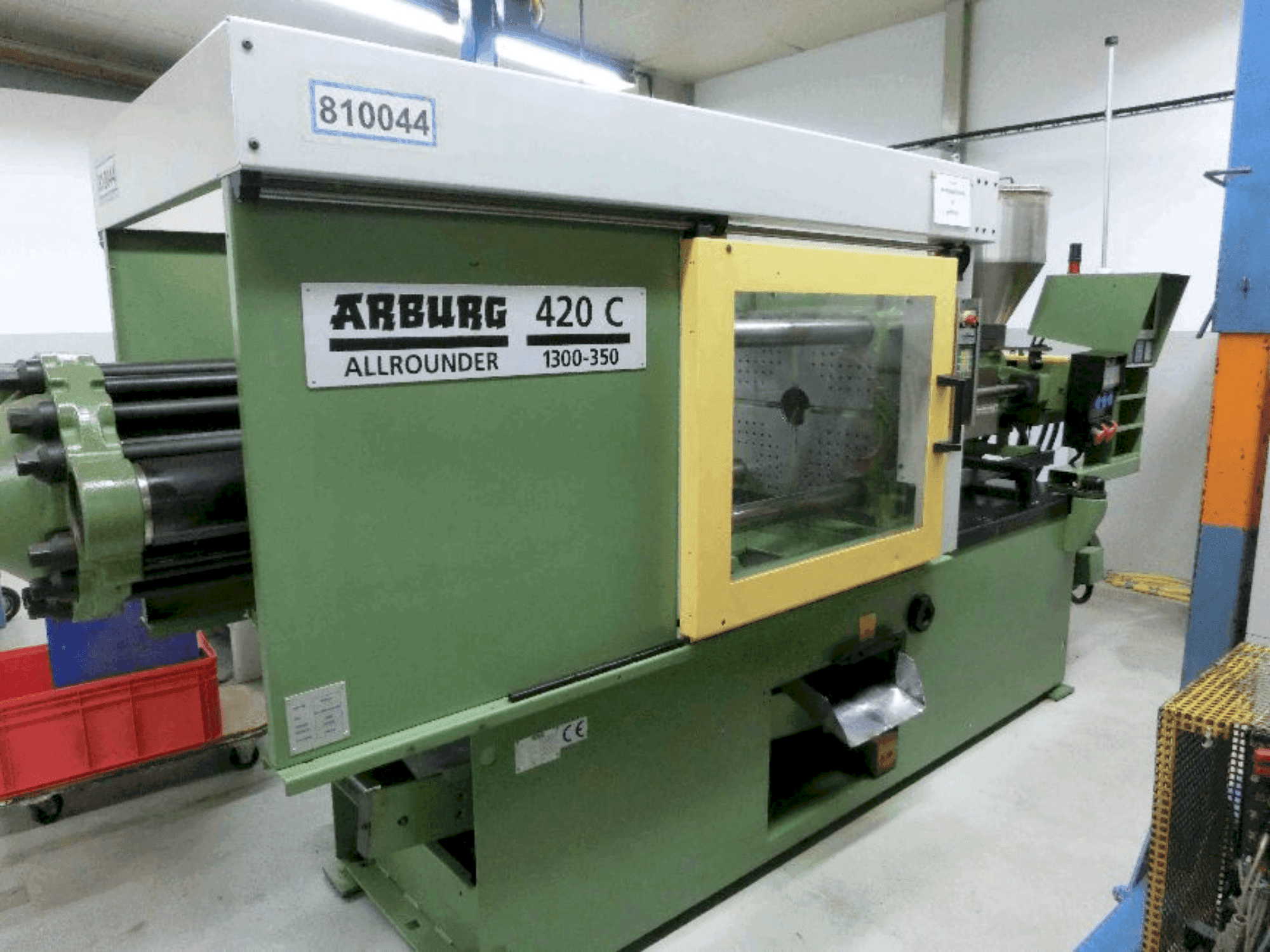 A Arburg Allrounder 420C 1300-350 gép elölnézete