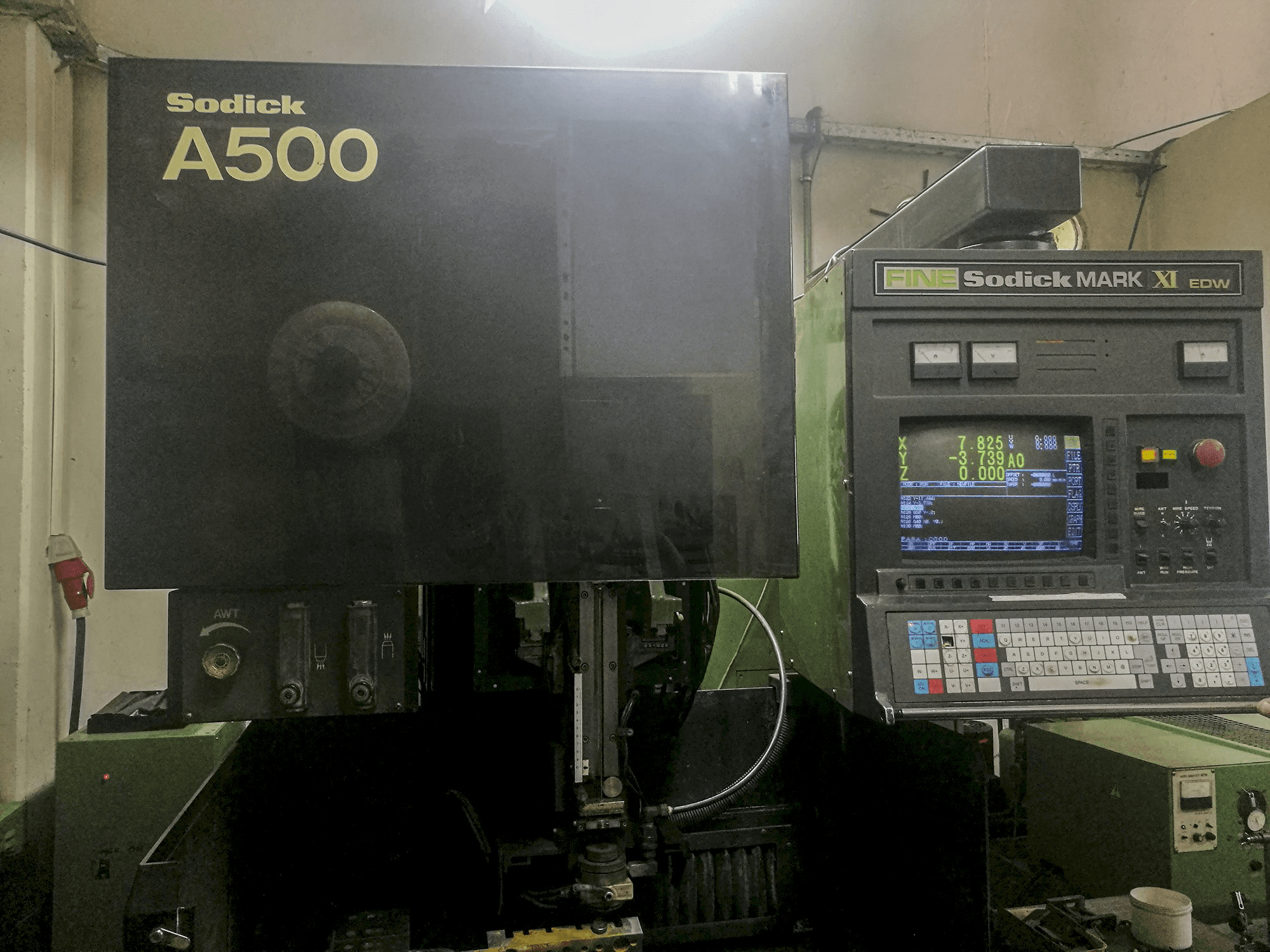 A Sodick A500 gép elölnézete