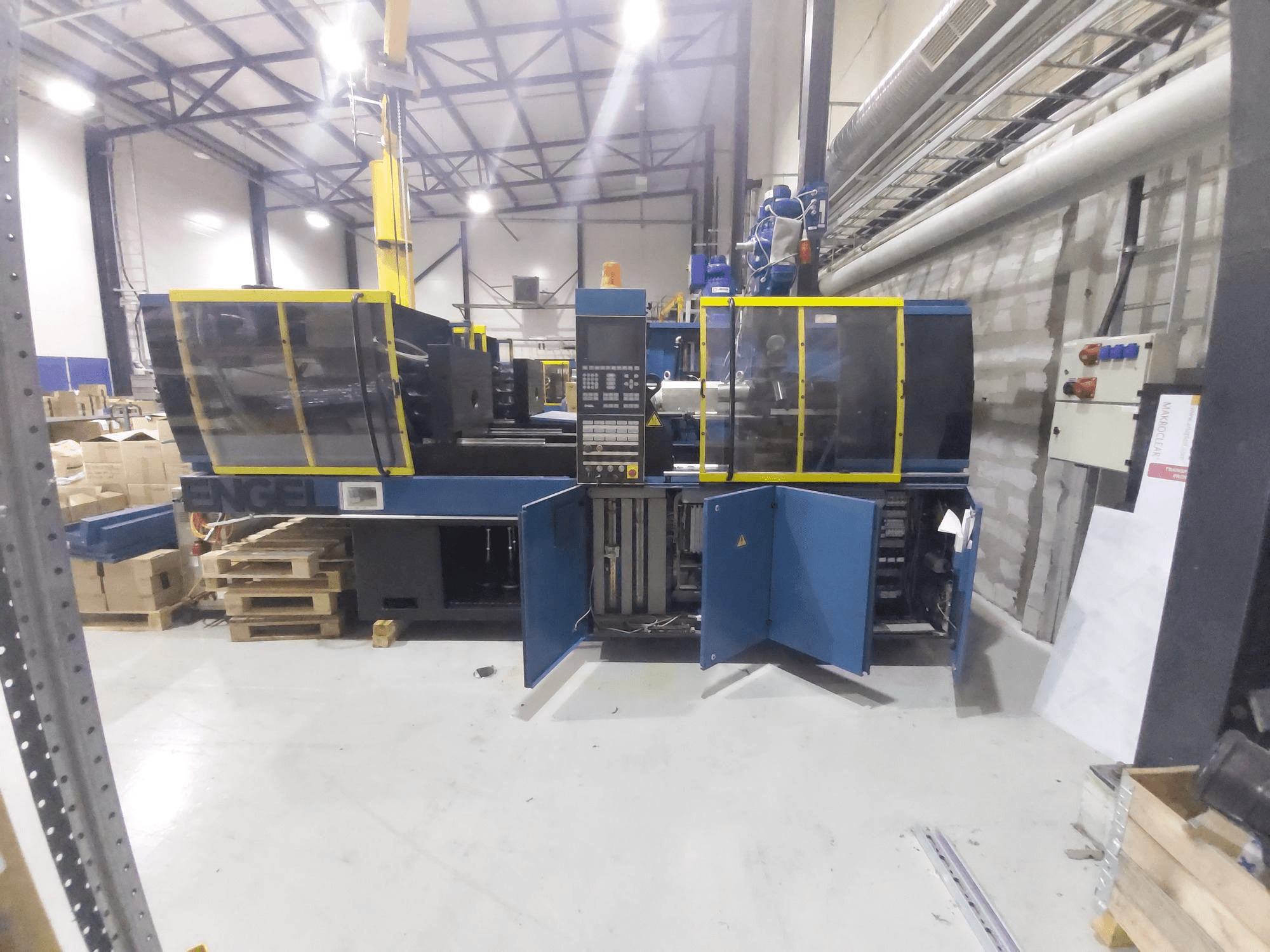 A ENGEL ES 330/80 HL gép elölnézete