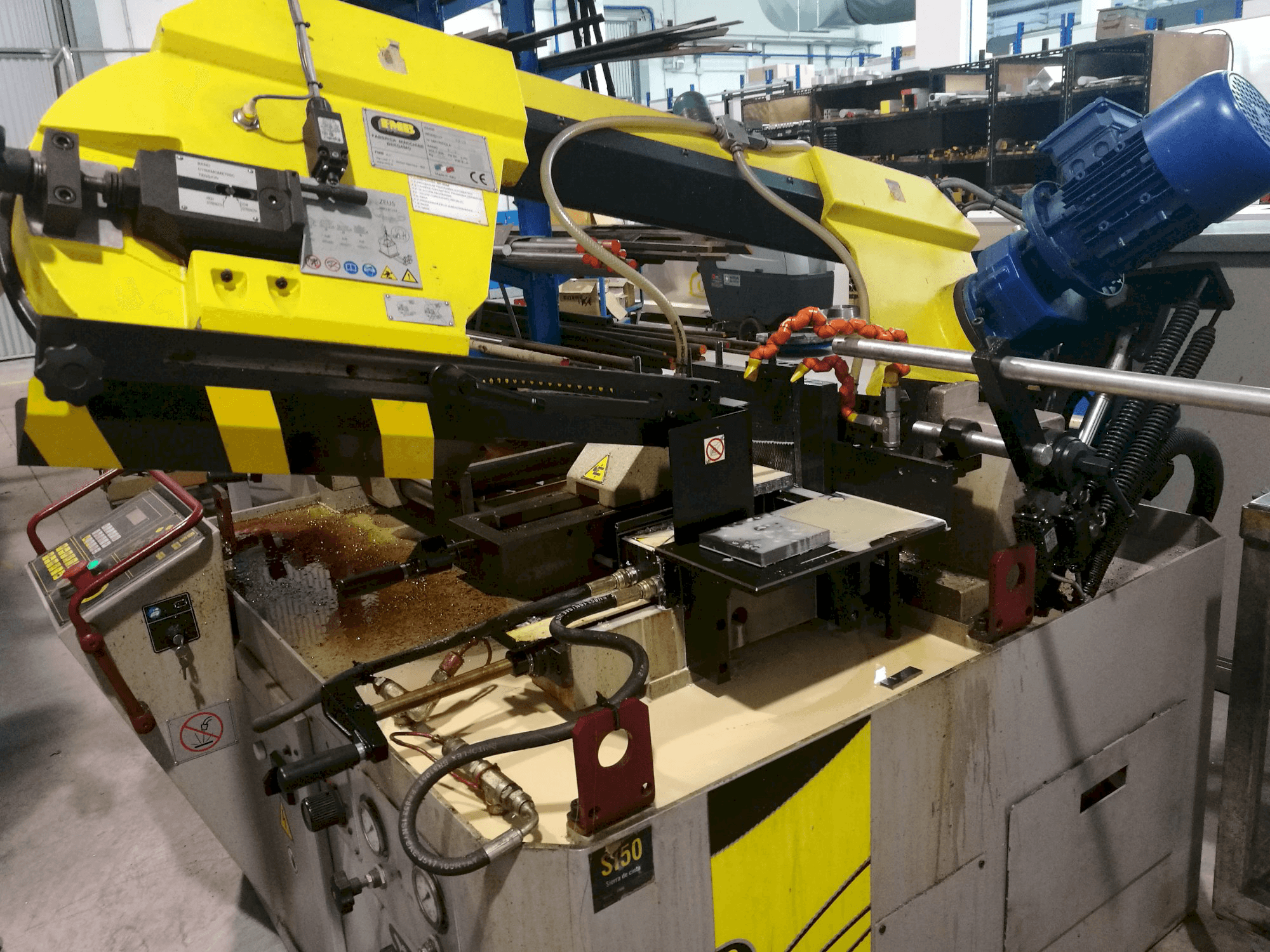 A FMB Zeus gép elölnézete