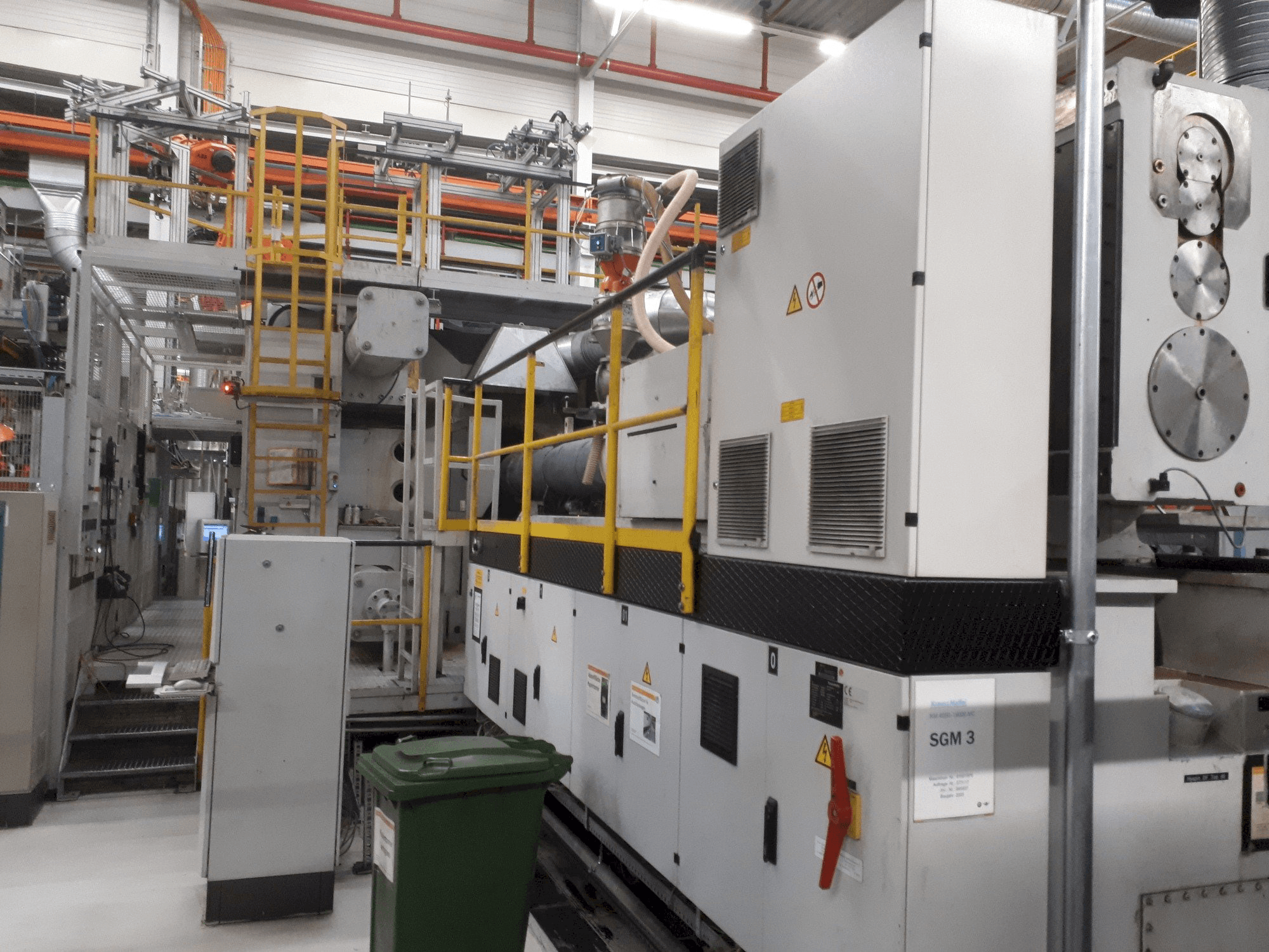 A Krauss Maffei 4000-19000 MC gép elölnézete