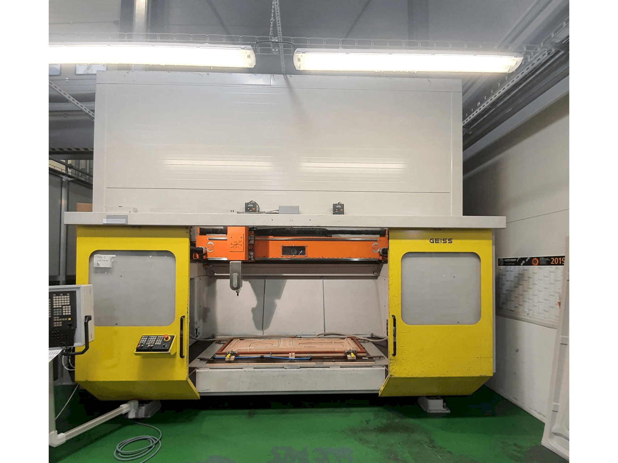 A GEISS FZ 2000x1000 ECO gép elölnézete