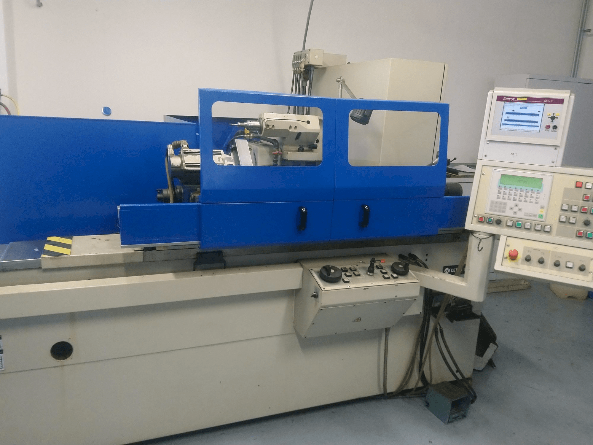 A Cetos BUA 25A/750 gép elölnézete