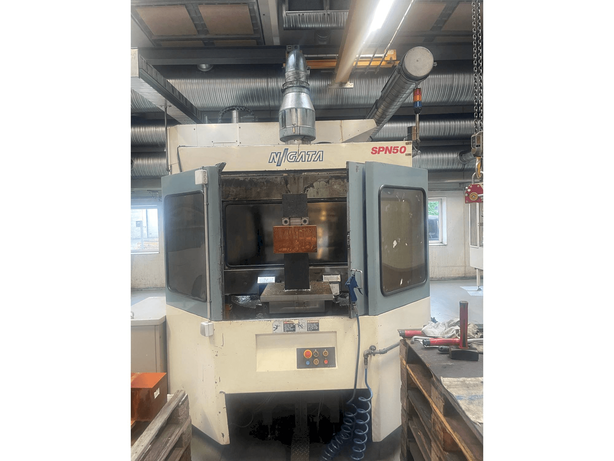 A Niigata SPN 50 gép elölnézete