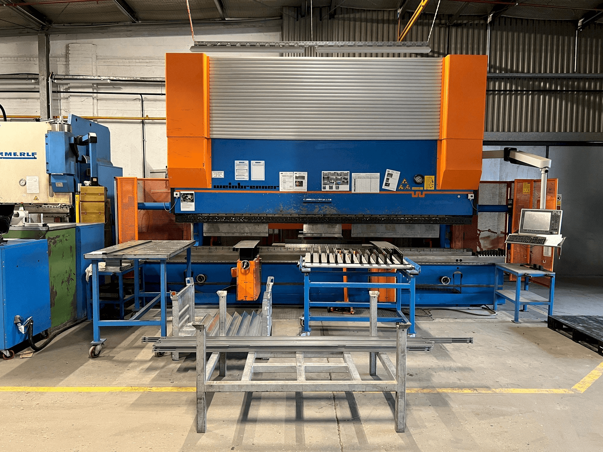 A Weinbrenner GP400 gép elölnézete