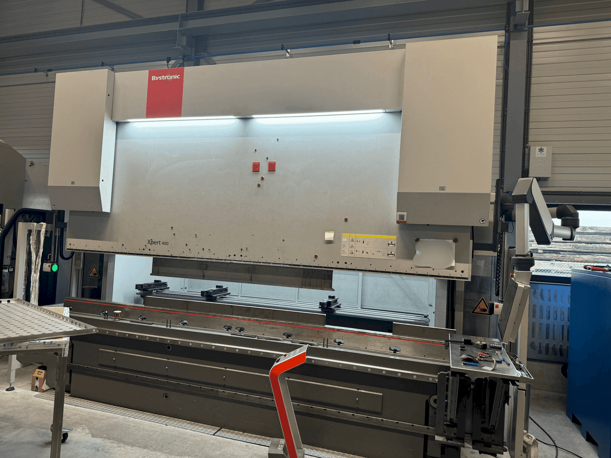 A Bystronic Xpert 400/4100 gép elölnézete