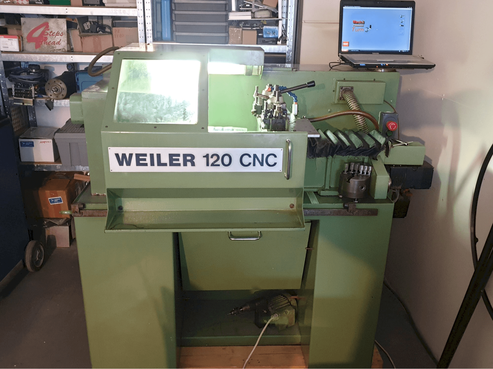 A Weiler 120 CNC gép elölnézete