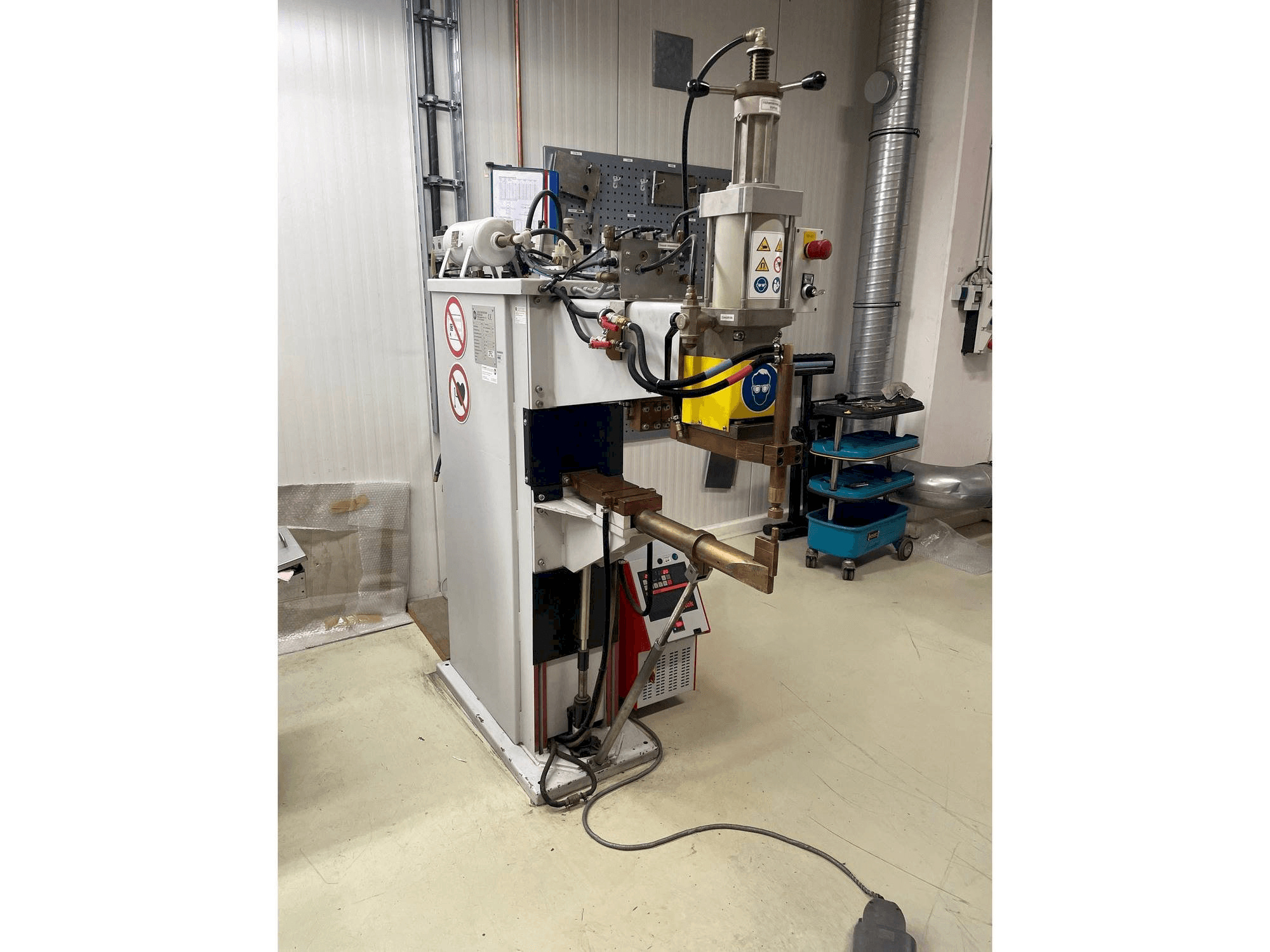 A ESD 8212 S gép elölnézete