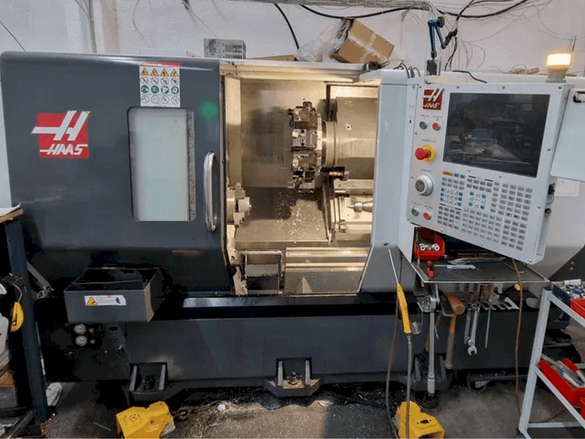 A HAAS ST-20Y gép elölnézete