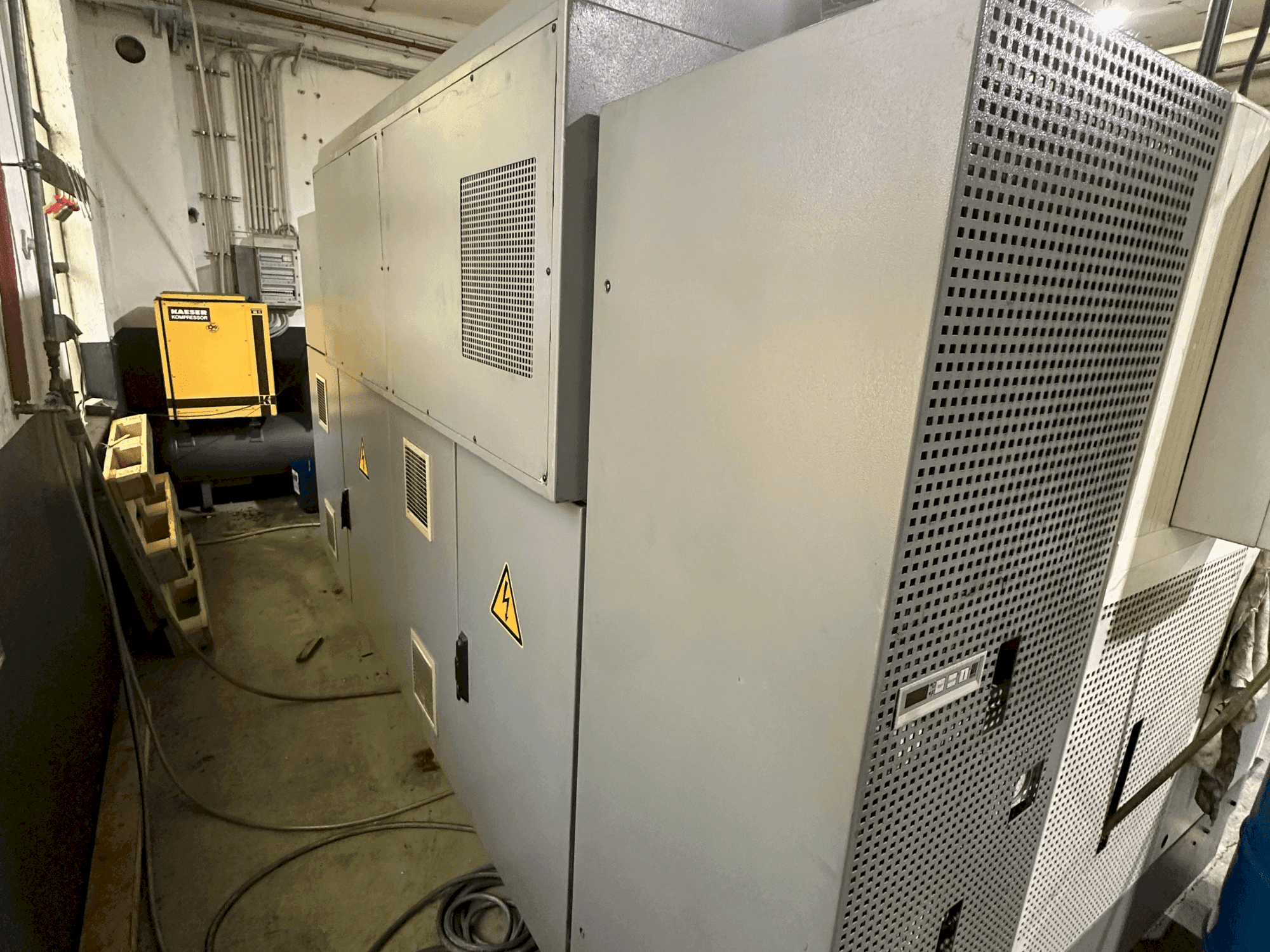 A DMG CTX 420 Linear V6 gép hátulnézete