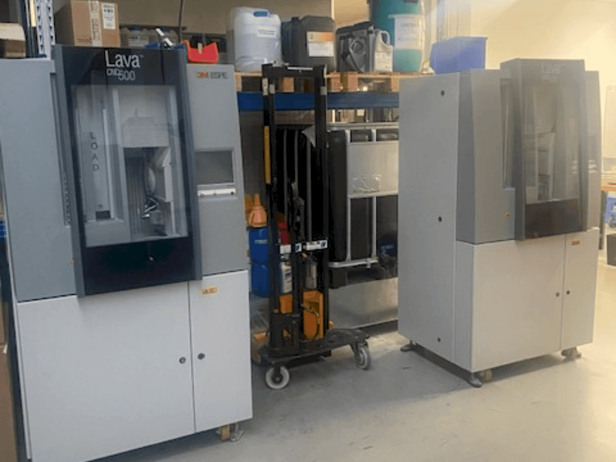 A ESPE LAVA CNC 500 gép elölnézete