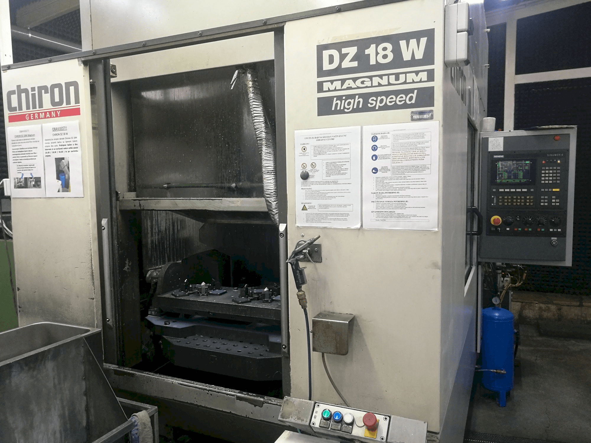 A CHIRON DZ 18 W gép elölnézete