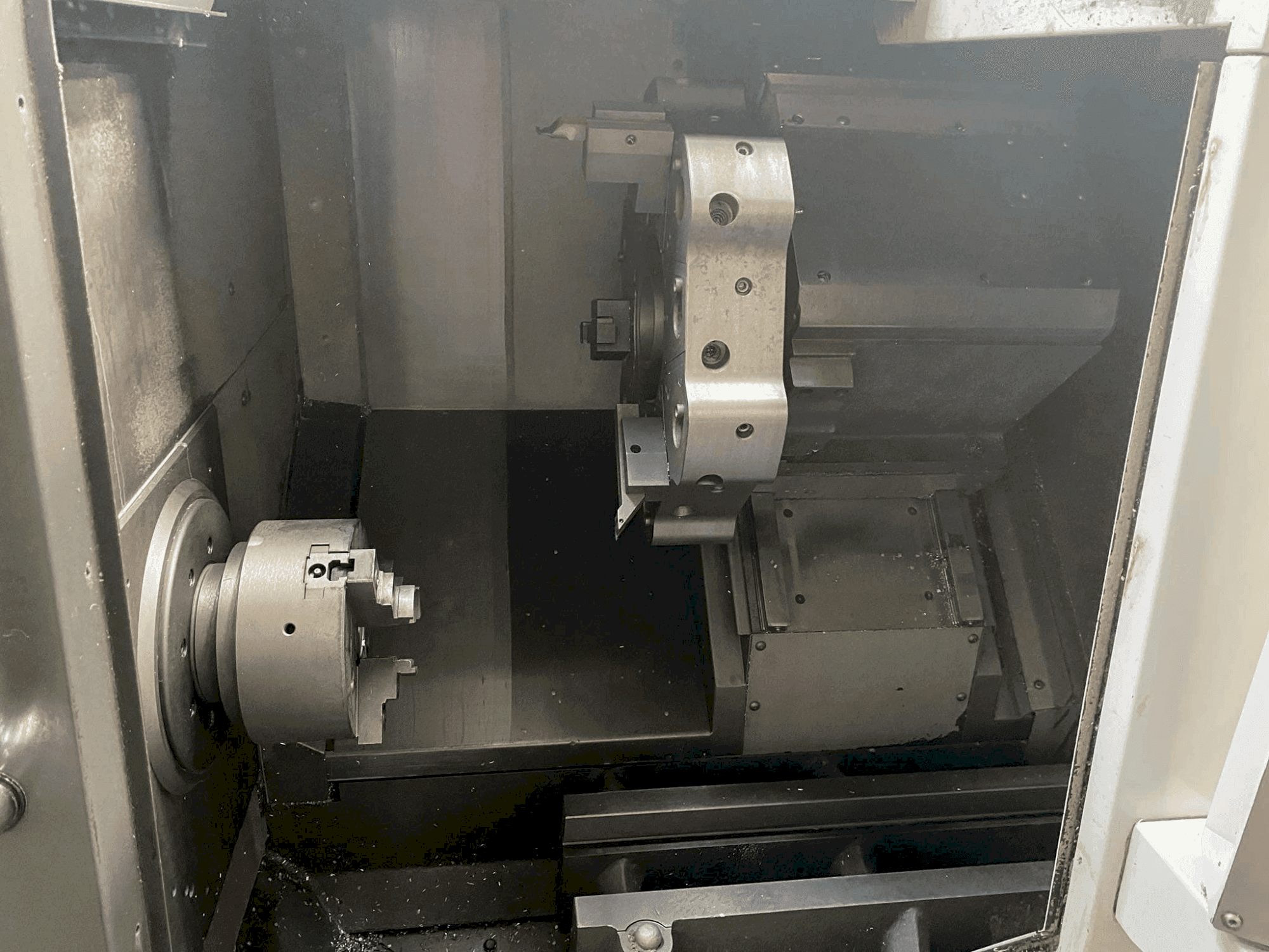 A HAAS ST-10 gép elölnézete
