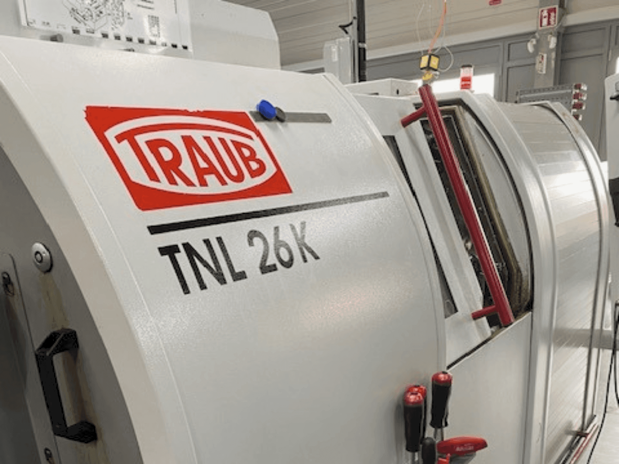 A TRAUB TNL 26 K gép elölnézete