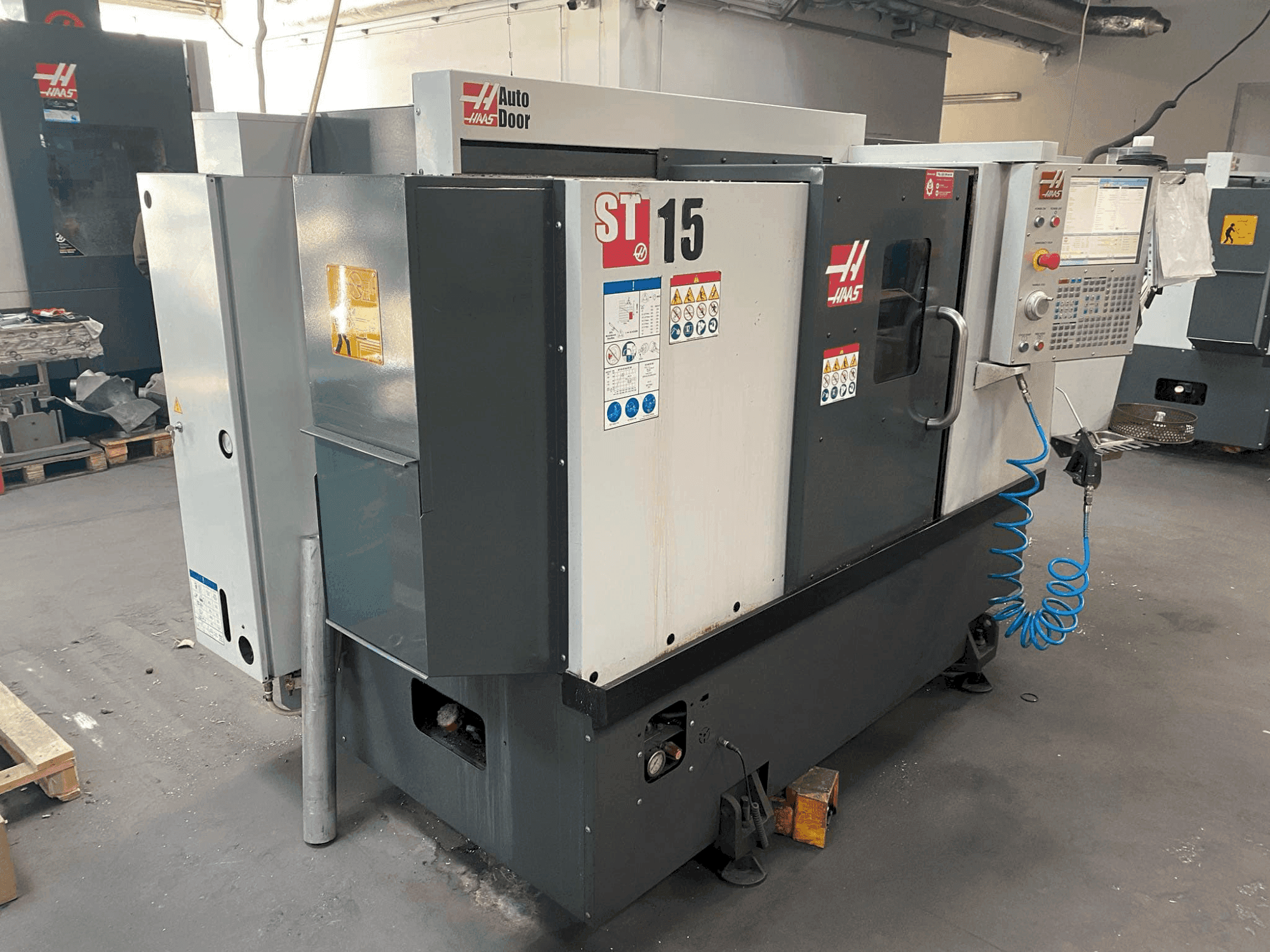 A HAAS ST-15 gép elölnézete