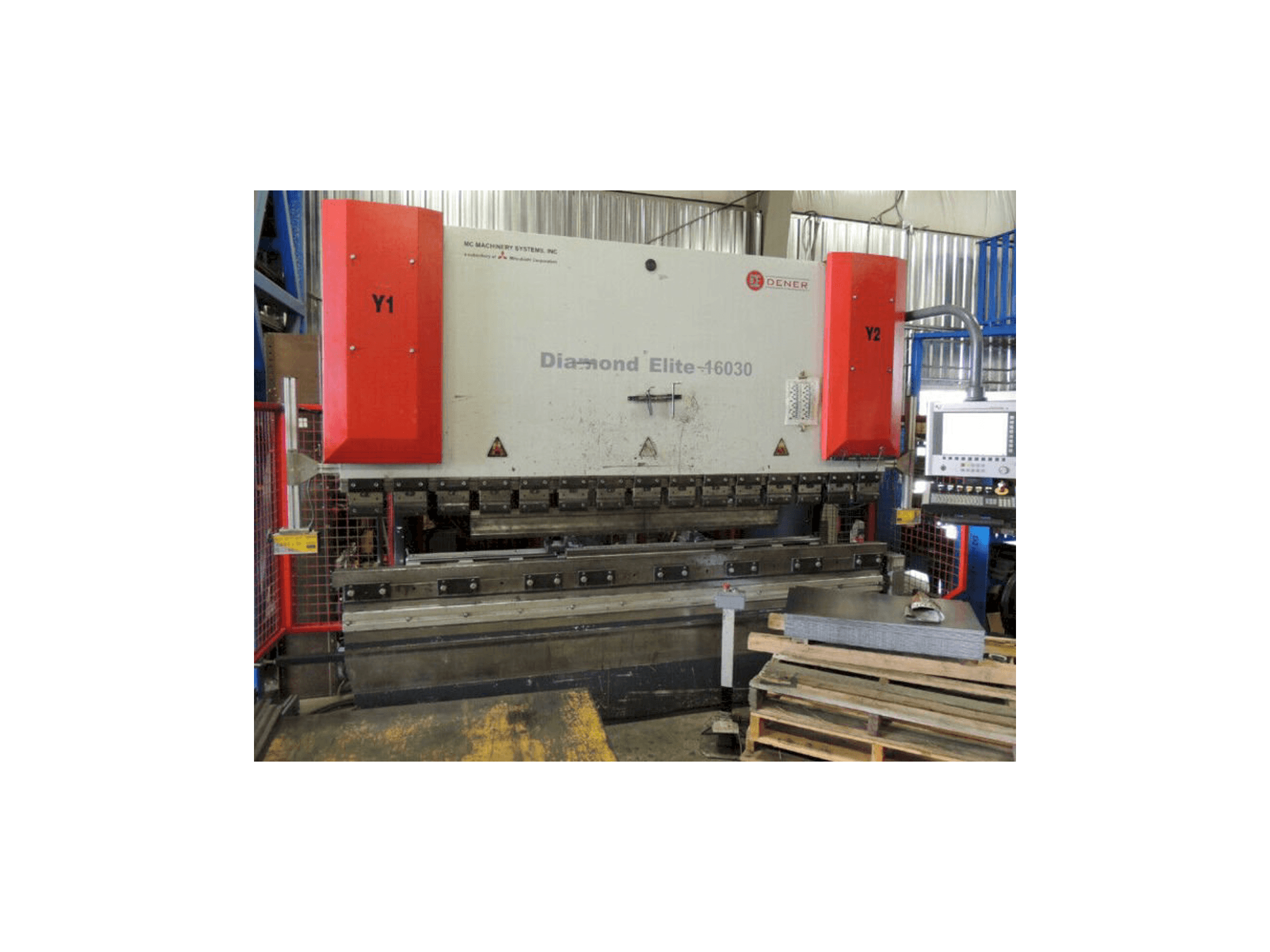 A Mitsubishi Dener Diamond Elite 16030 gép elölnézete