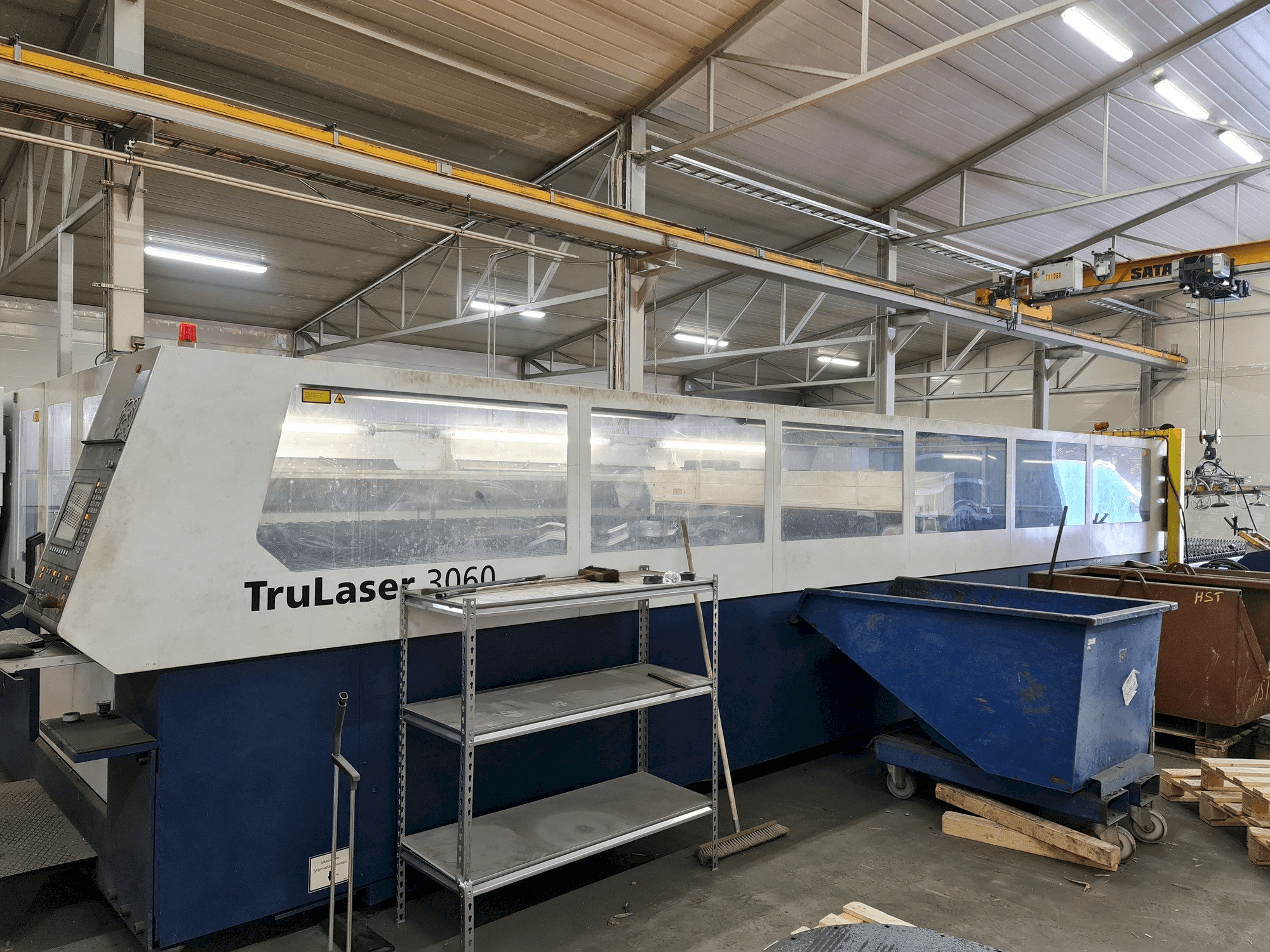 A Trumpf TruLaser 3060 gép oldalnézete