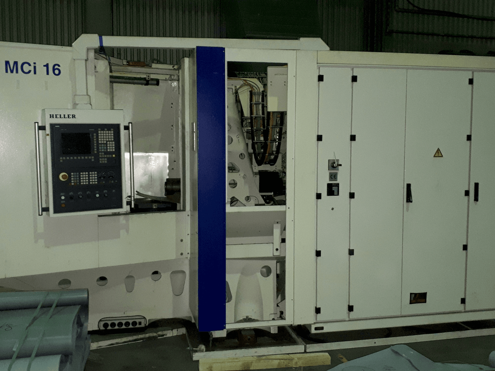 A HELLER MCi 16 gép elölnézete