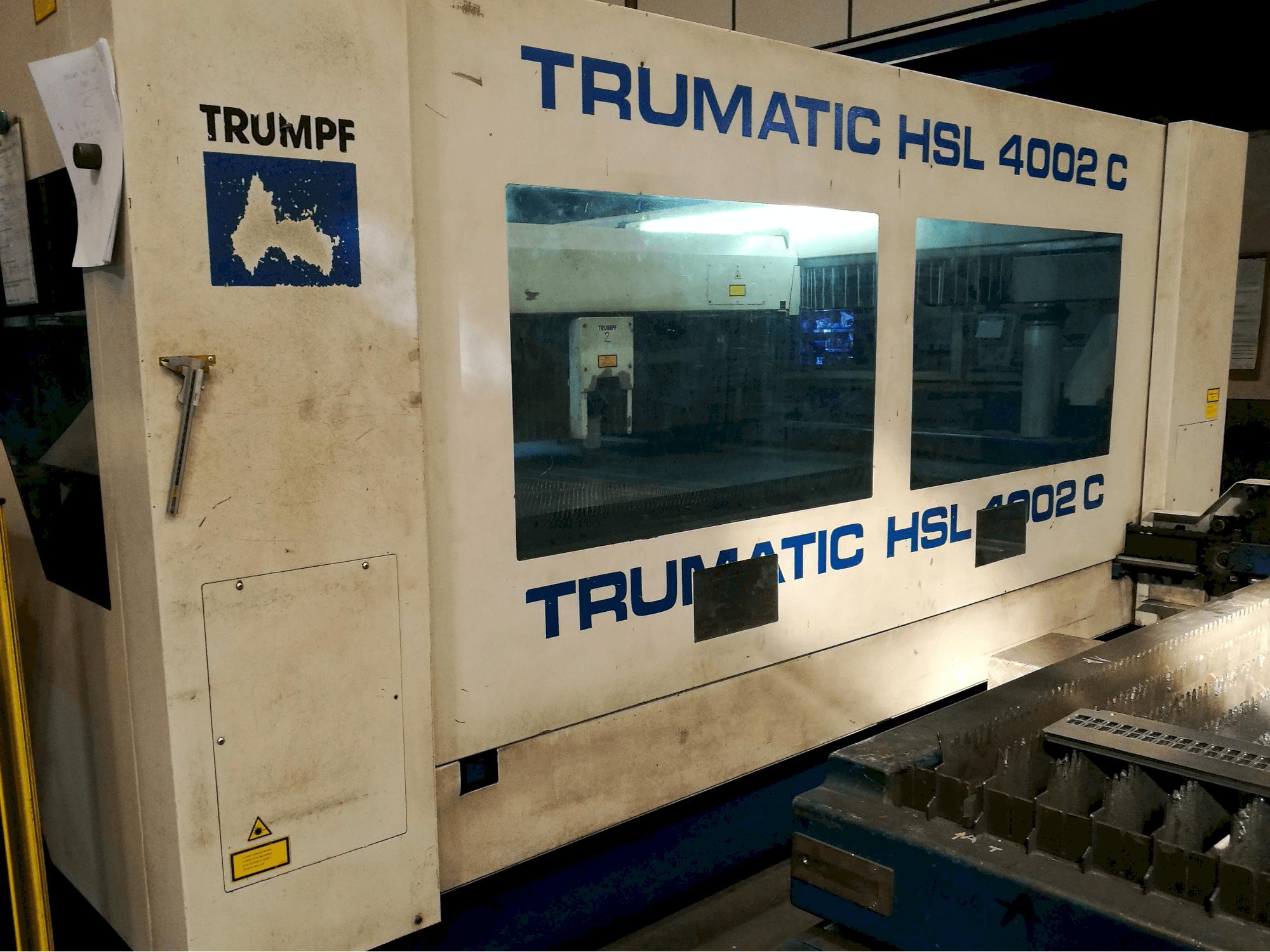 A Trumpf Trumatic HSL 4002 C gép bal oldali nézete