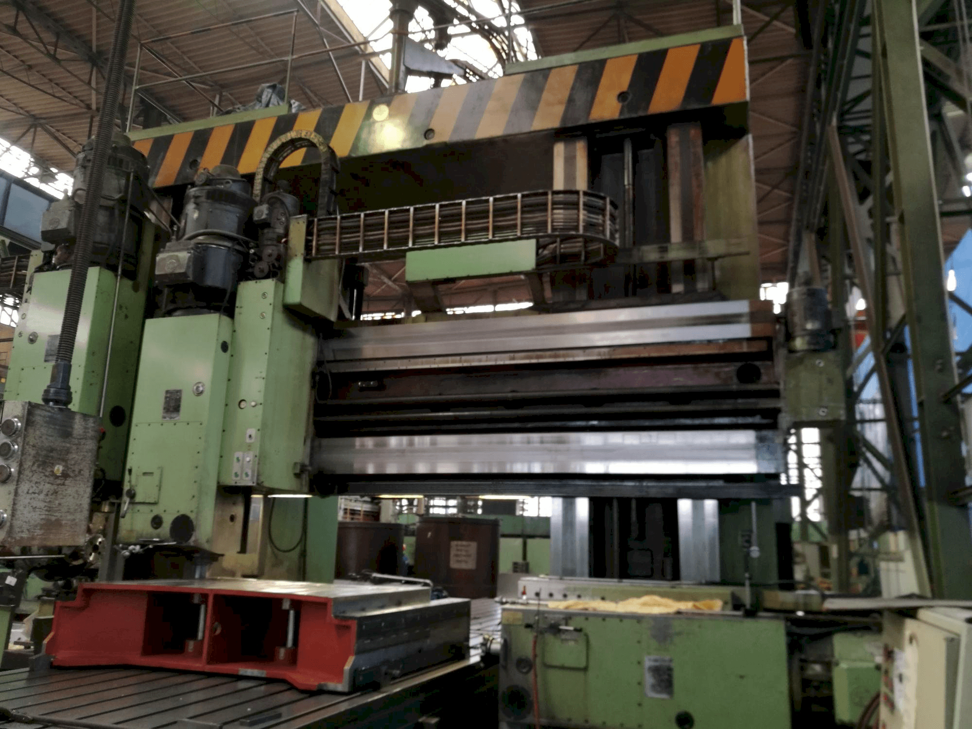 A TOS FRV-D 20 x 40 gép elölnézete