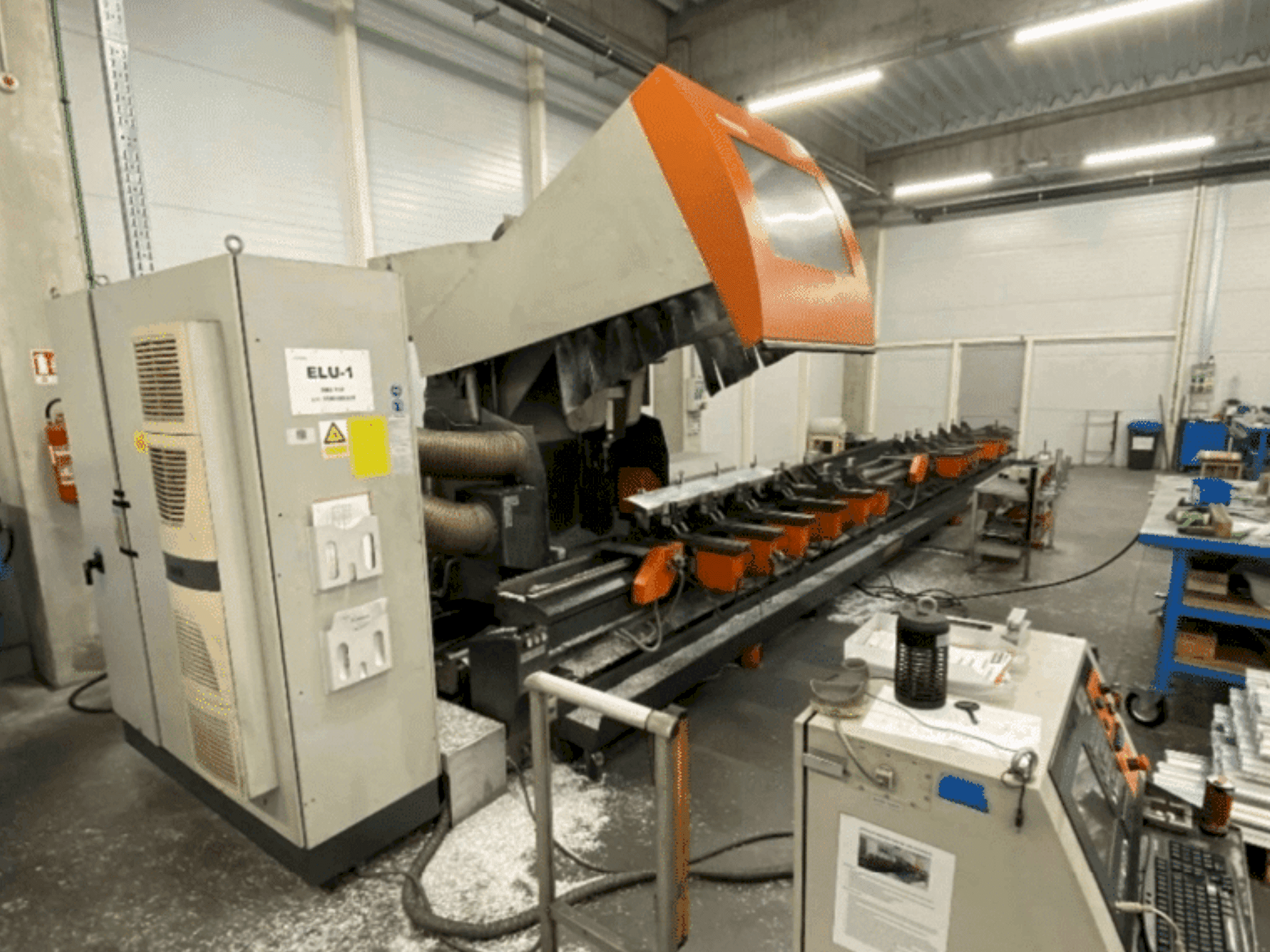 A Elumatec SBZ 150 gép elölnézete