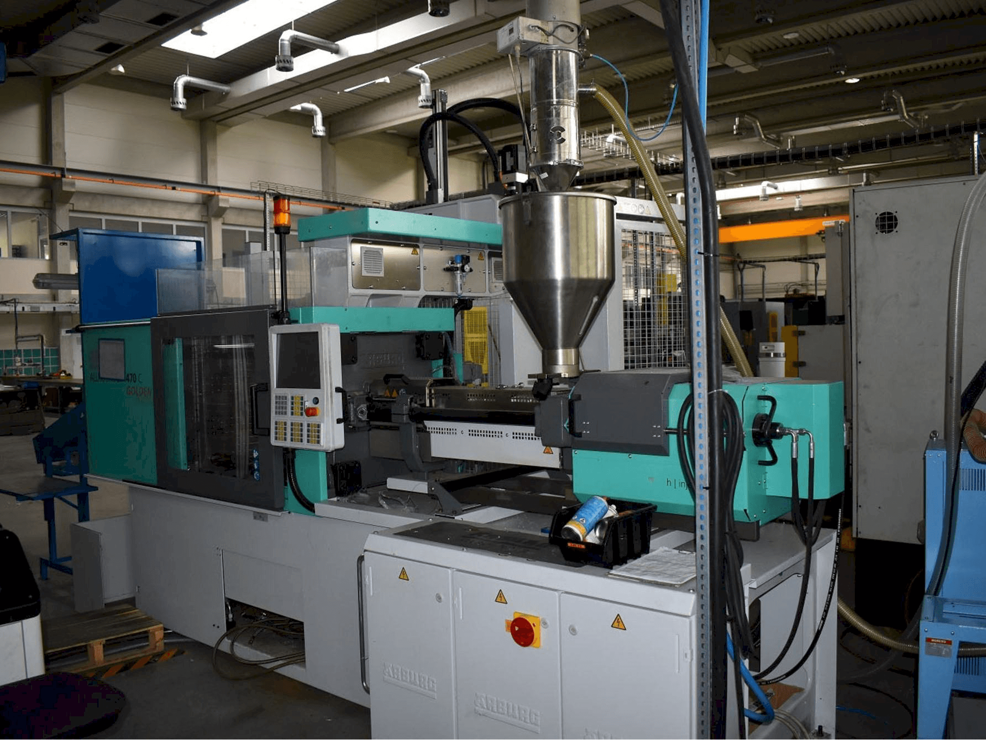 A Arburg ALLROUNDER 470 C 1500 - 400 gép elölnézete