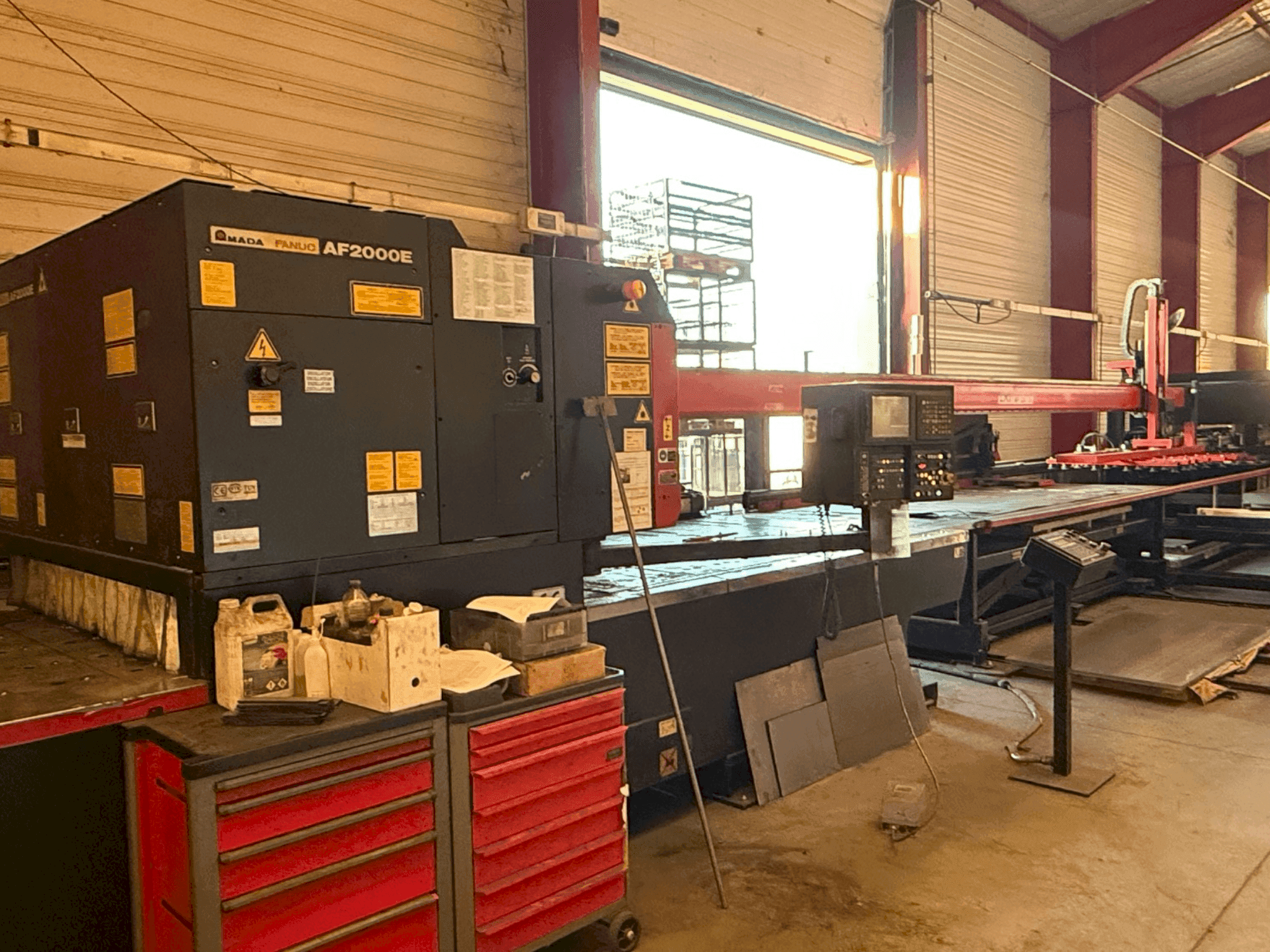 A AMADA LC2415 alpha3 gép elölnézete