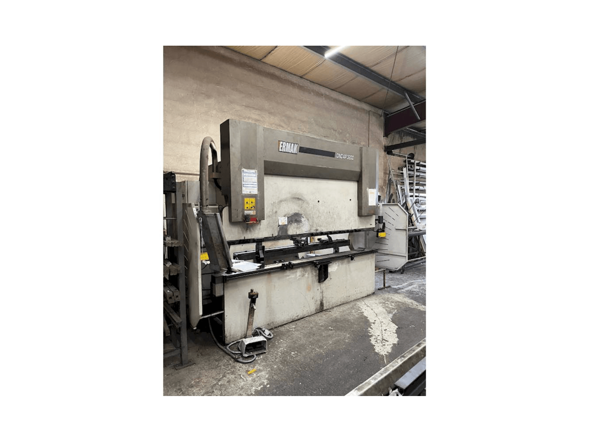 A ERMAK Cnc ap gép elölnézete