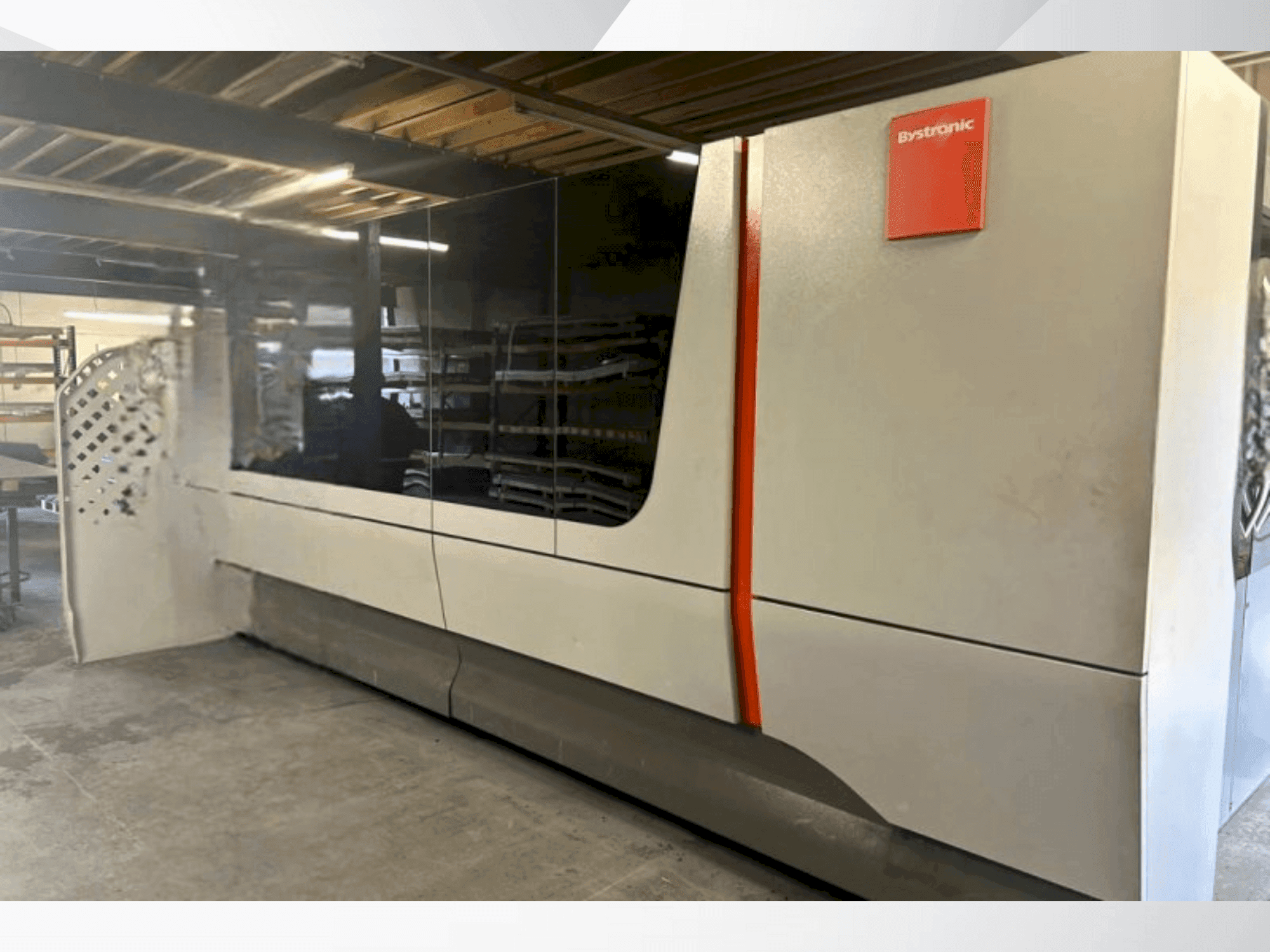 A Bystronic BYSMART Fiber 3015 gép elölnézete