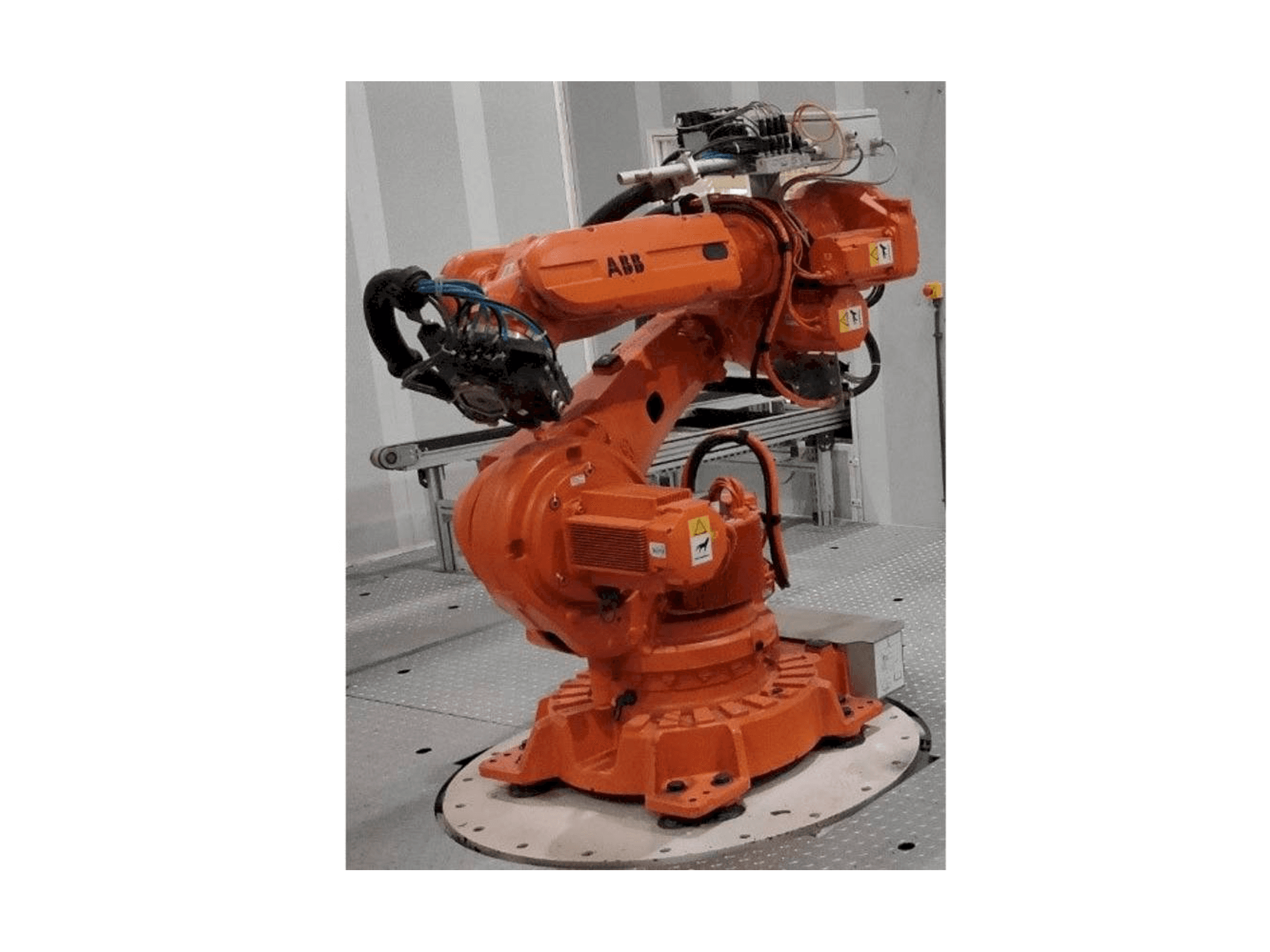 A ABB IRB 6620-150/2.2 gép elölnézete